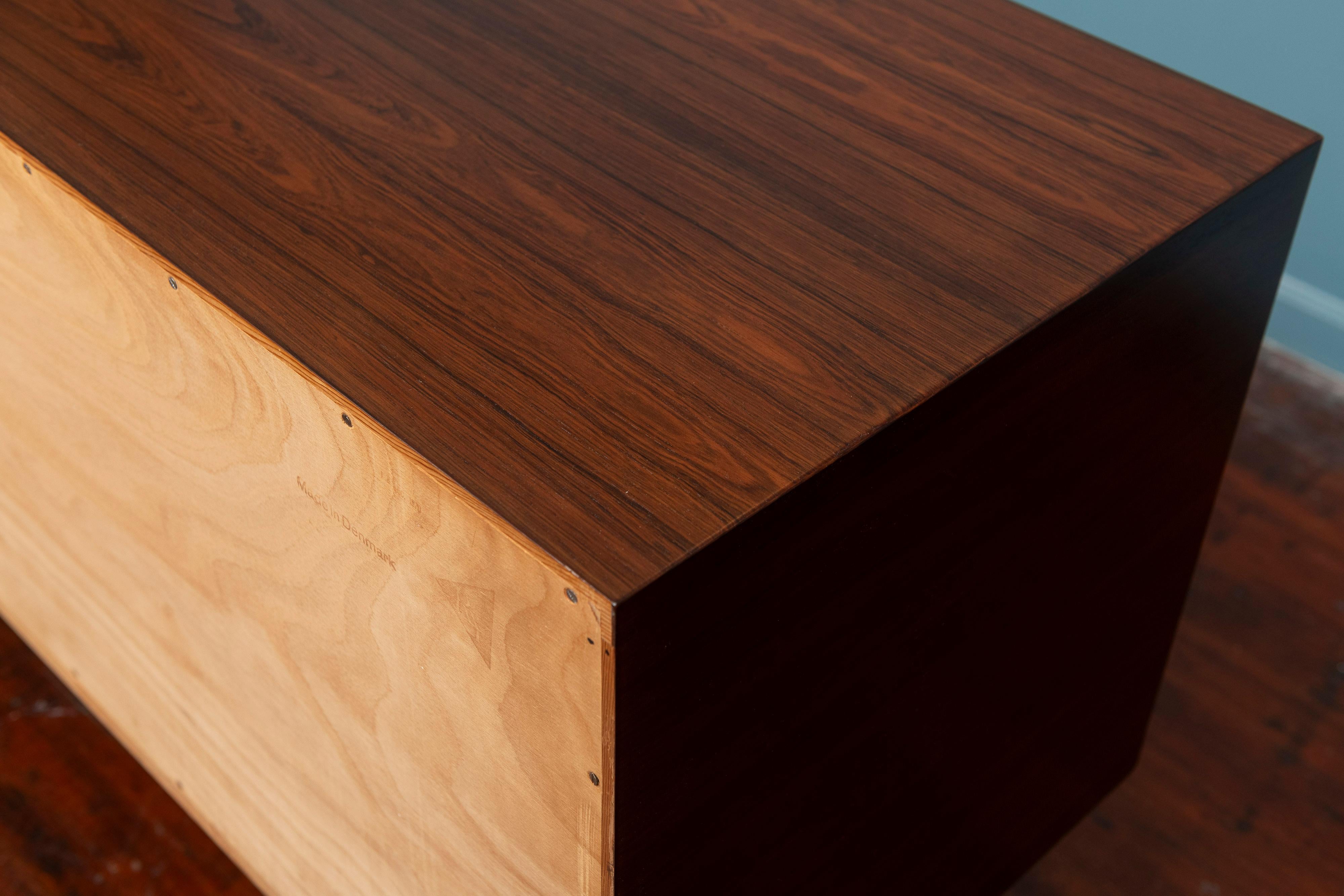 Hans J. Wegner Credenza President in legno di palissandro per RY-Mobler in vendita 3