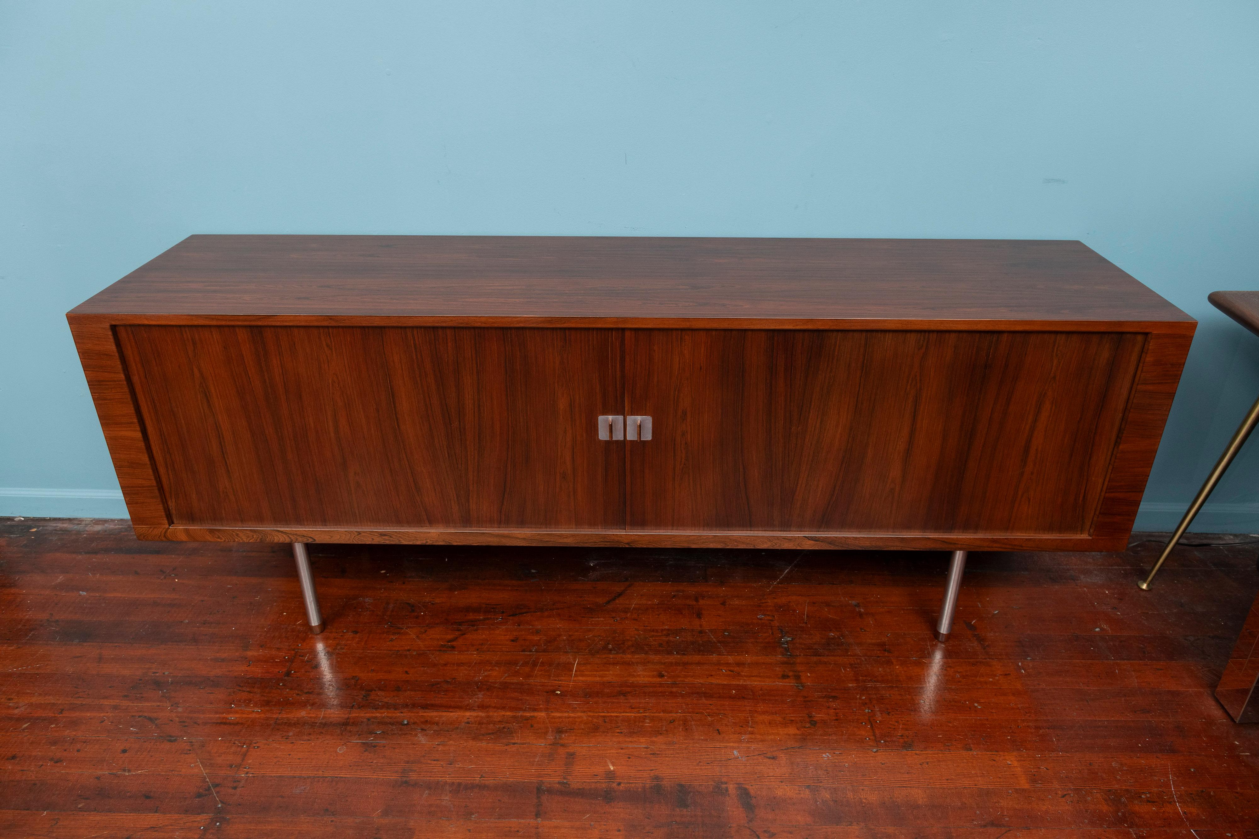Danese Hans J. Wegner Credenza President in legno di palissandro per RY-Mobler in vendita