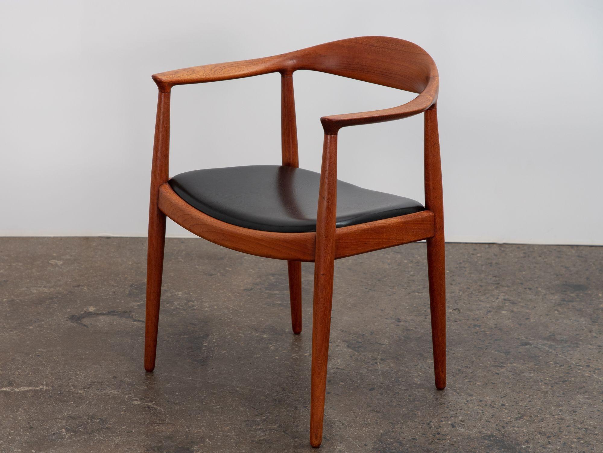 round chair wegner