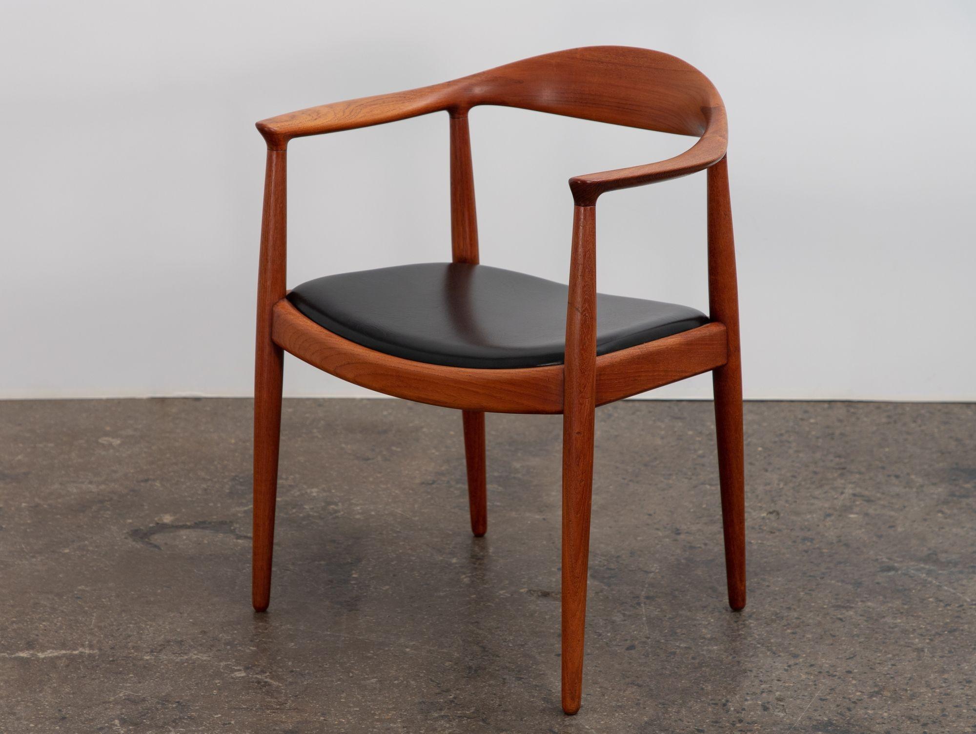 Hans J. Wegner Round Chair In Excellent Condition For Sale In Brooklyn, NY