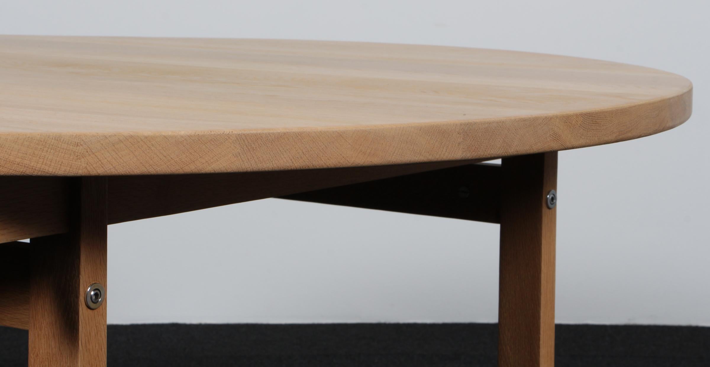 Hans J. Wegner, Table basse ronde. Chêne massif Excellent état - En vente à Esbjerg, DK