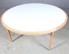 Hans J. Wegner, Round Dining Table