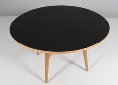 Hans J. Wegner, round dining table in oak and laminate, model Ge526