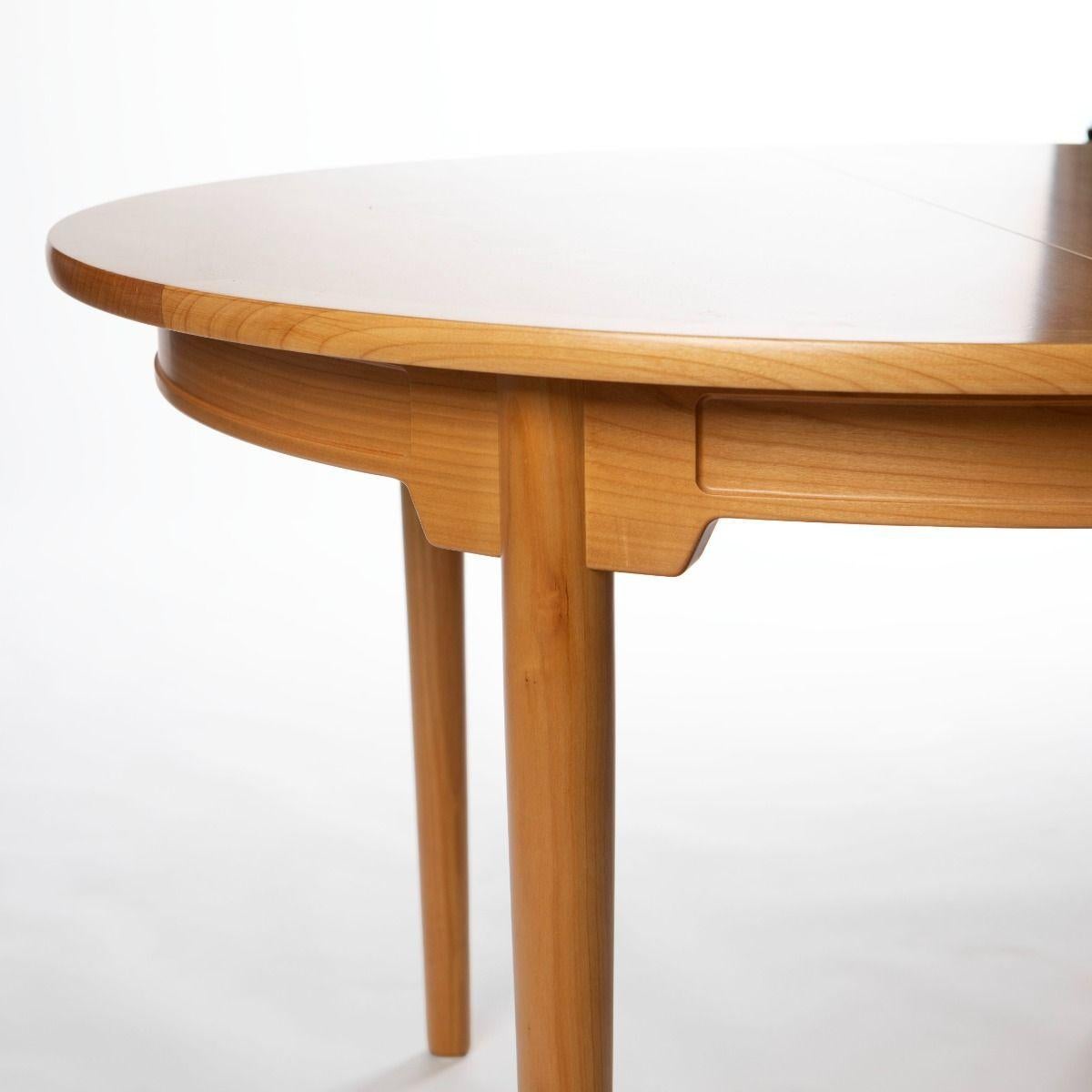 Table de salle à manger ronde PP76 en merisier de Hans J. Wegner en vente 4