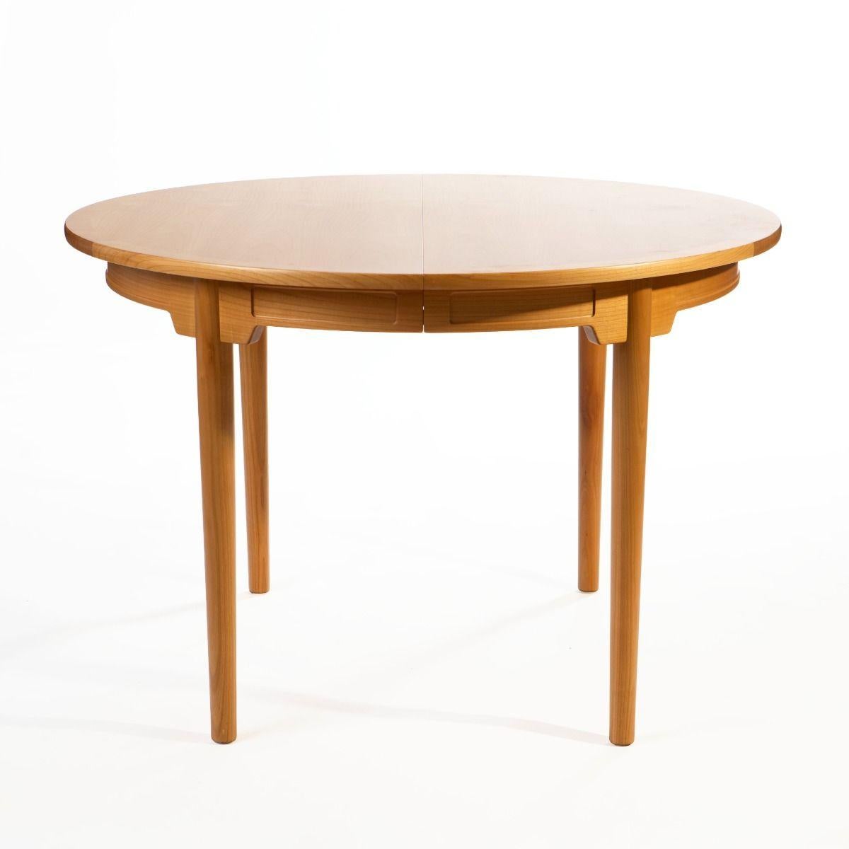Hans J. Wegner Round Dining Table PP76 “China Table” in Cherrywood