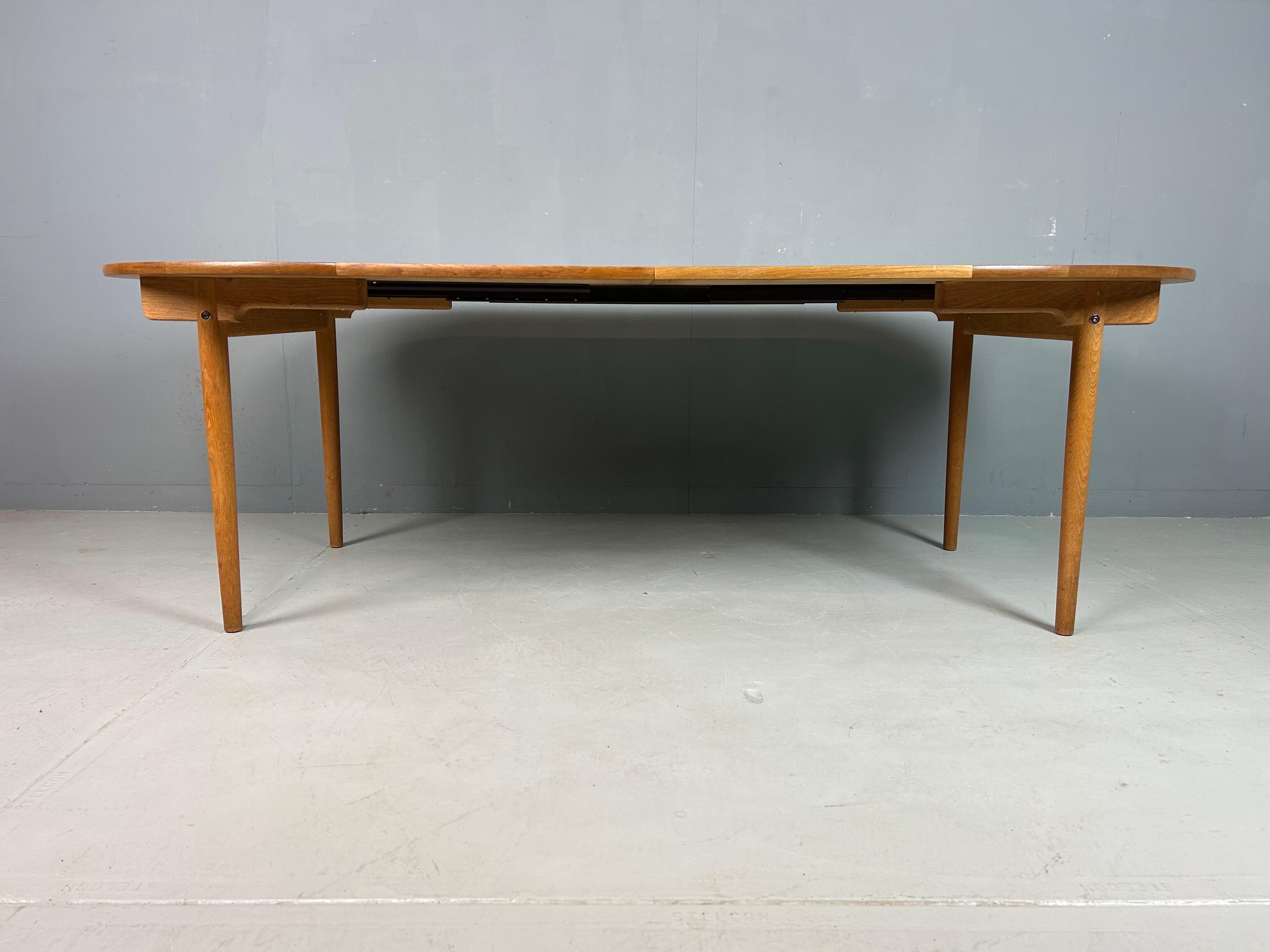 Hans J. Wegner Round PP70 Extendable Dining Table for Andreas Tuck, Denmark 1970 For Sale 1