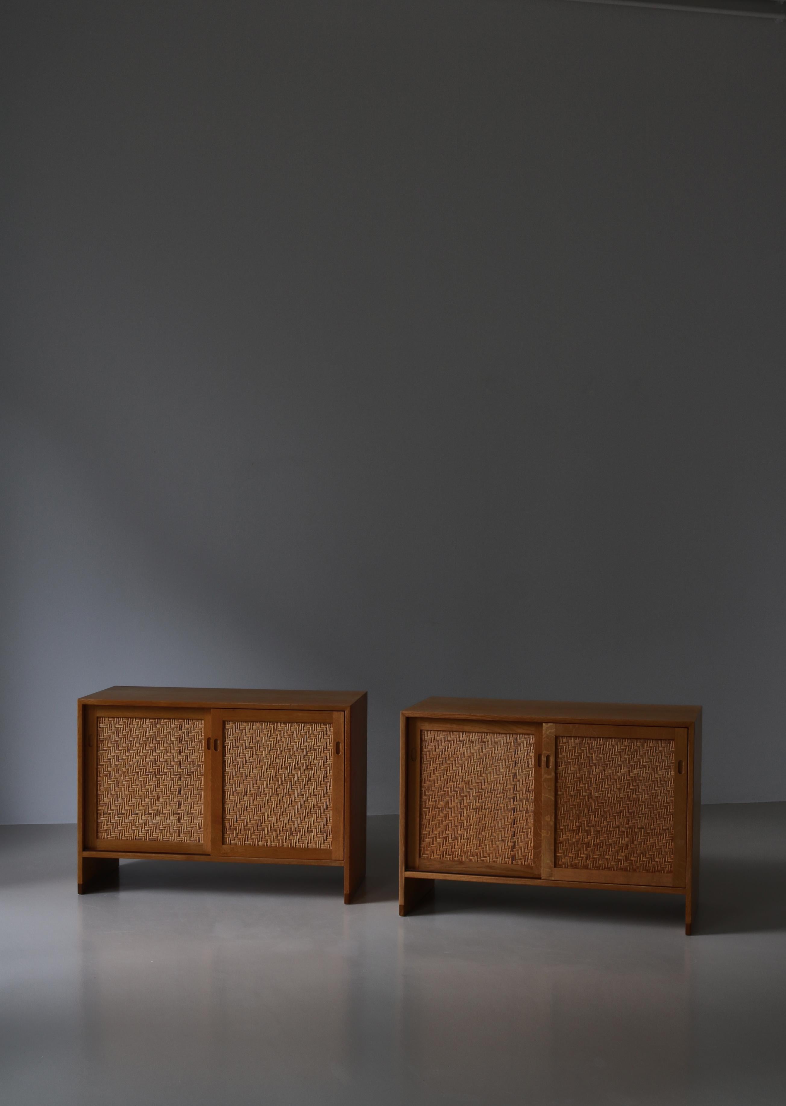 Scandinavo moderno Mobiletto basso Hans J. Wegner 