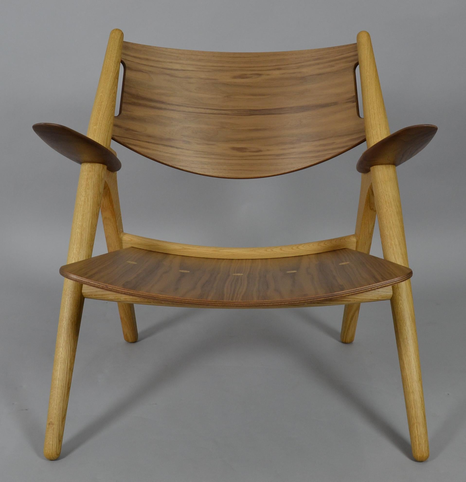 Design: Hans J. Wegner from 1951
Manufacturer: Carl Hansen
Model: CH28
Frame oak, seat back and armrests oiled in walnut.
This chair has never been used and is like new.
Hans J. Wegner (1914-2007) is one of the most famous Danish designers.
He
