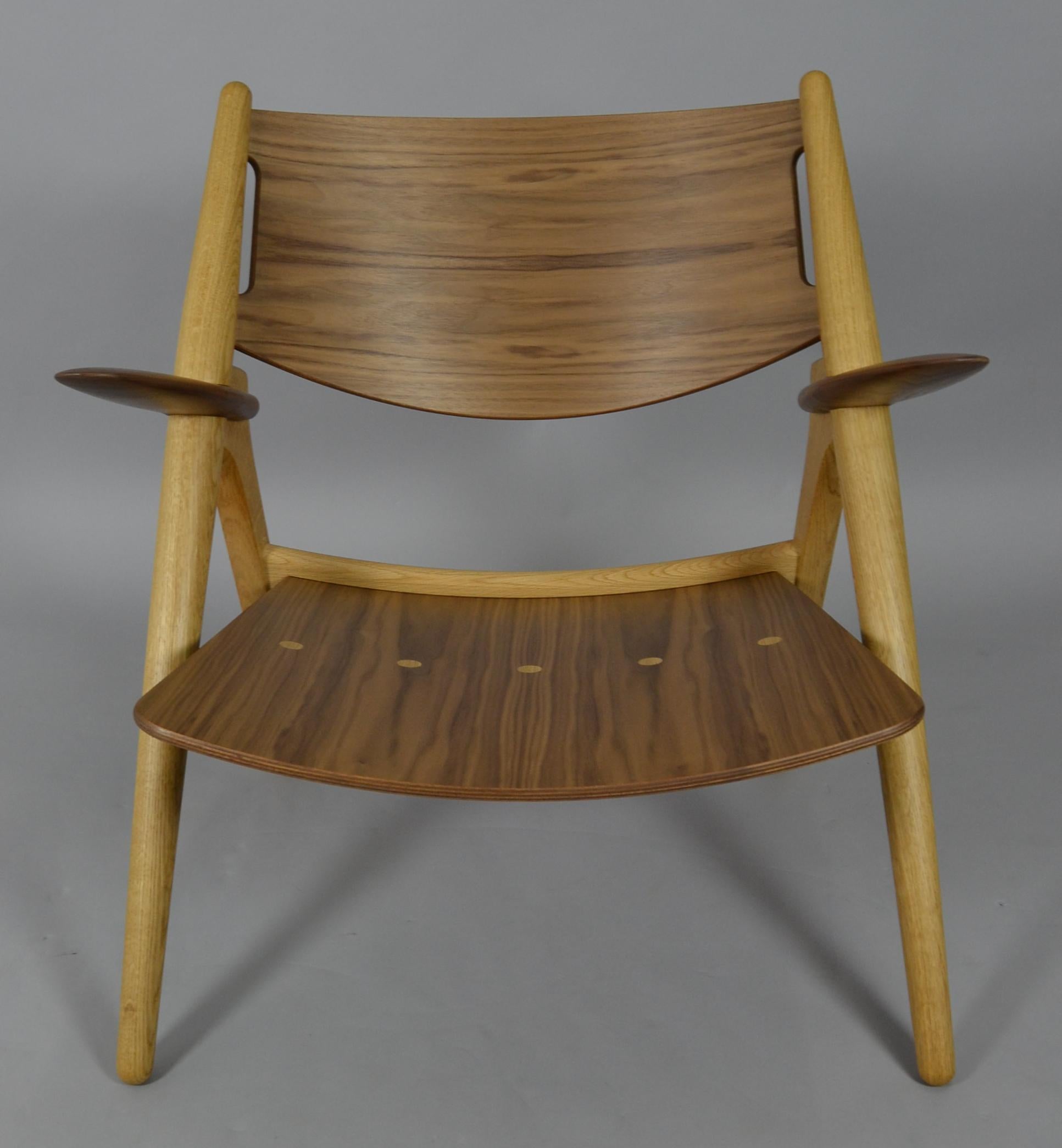 Scandinavian Modern Hans J. Wegner Sawbuck Chair CH28 for Carl Hansen Walnut & Oak