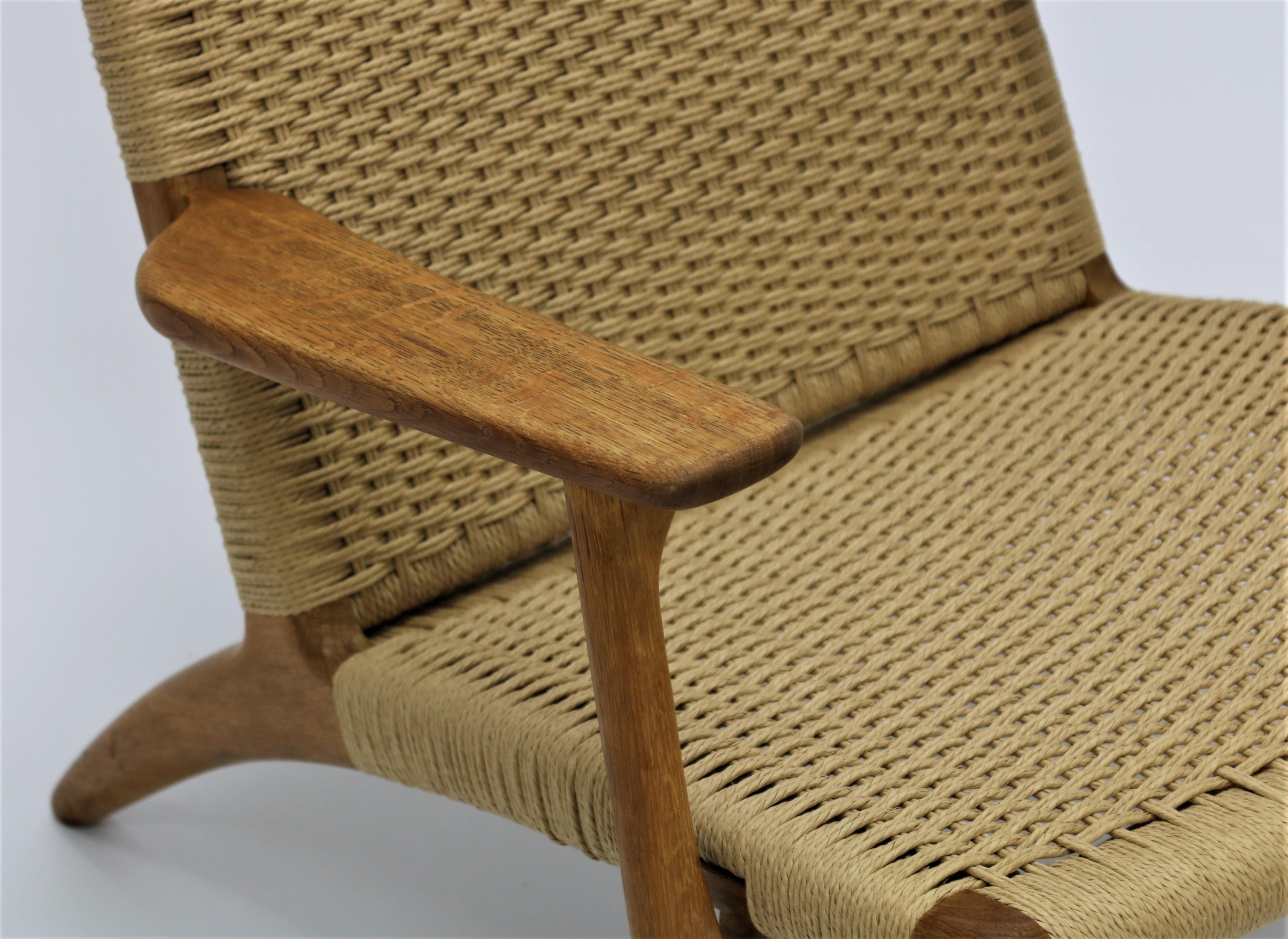 Hans J. Wegner Scandinavian Modern Lounge Chair Ch25 in Oak and Papercord In Good Condition In Odense, DK
