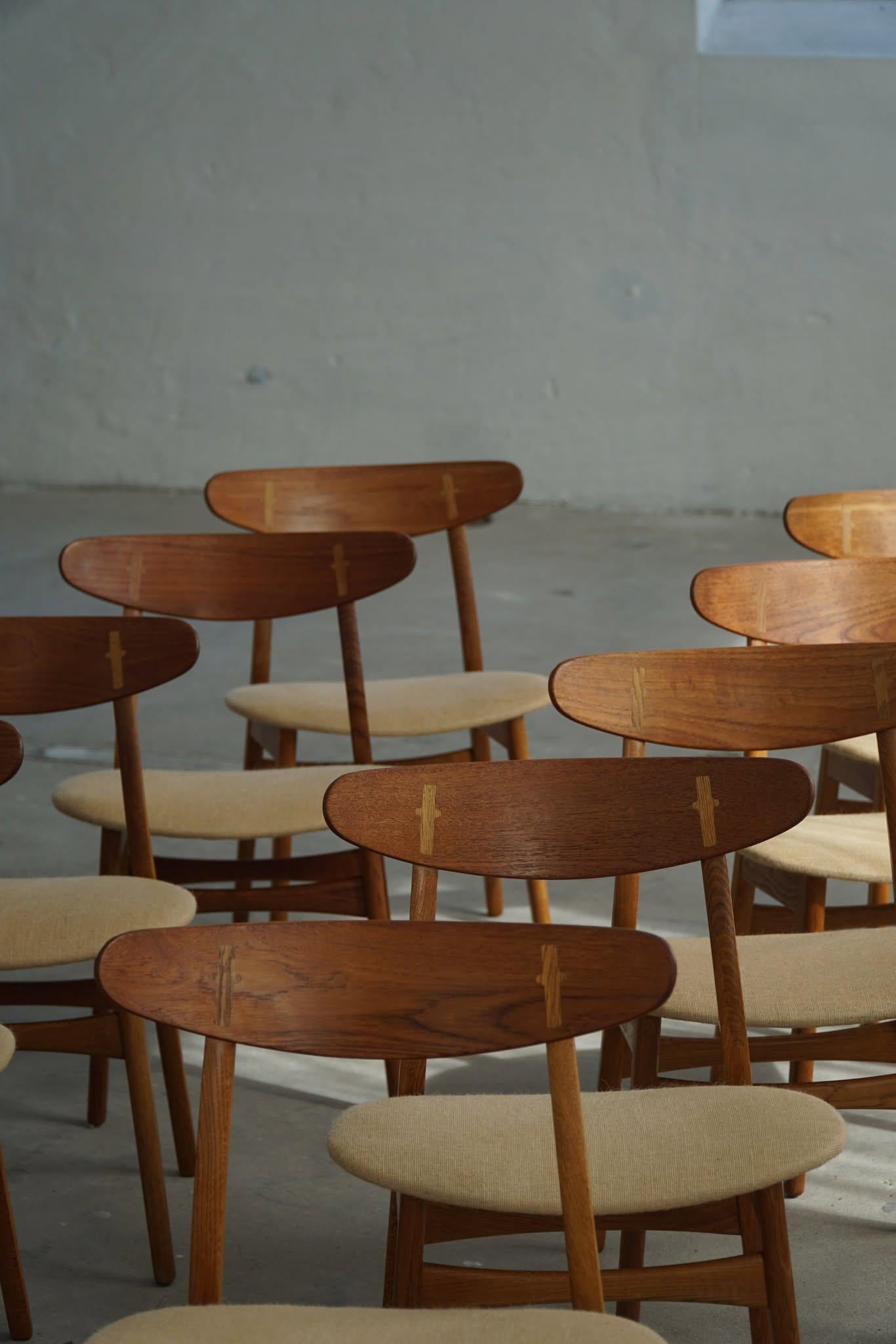 Hans J. Wegner, Set of 10 Chairs in Oak & Hessian, Model CH30, Mid Century, 1954 6