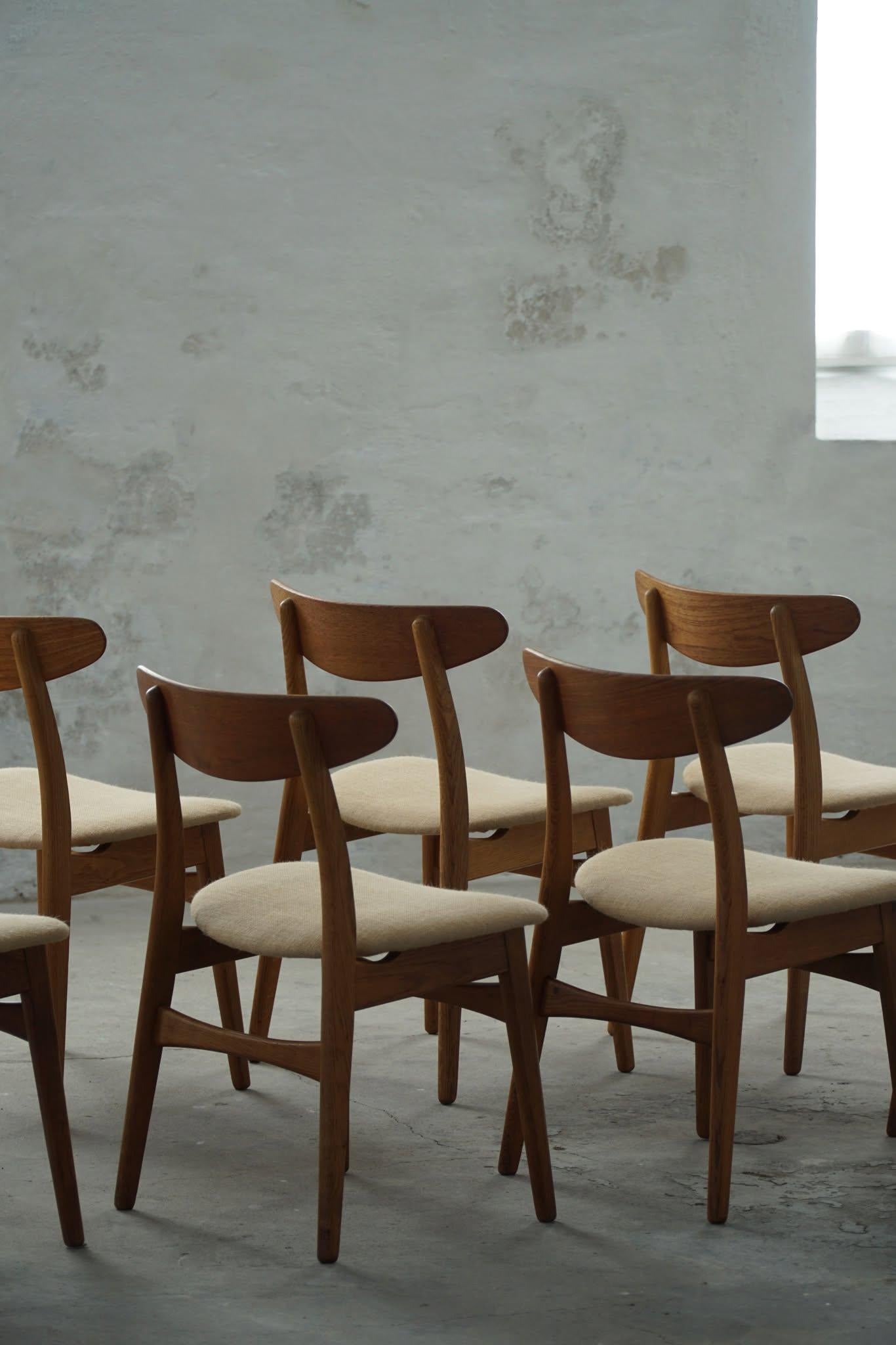 Hans J. Wegner, Set of 10 Chairs in Oak & Hessian, Model CH30, Mid Century, 1954 7