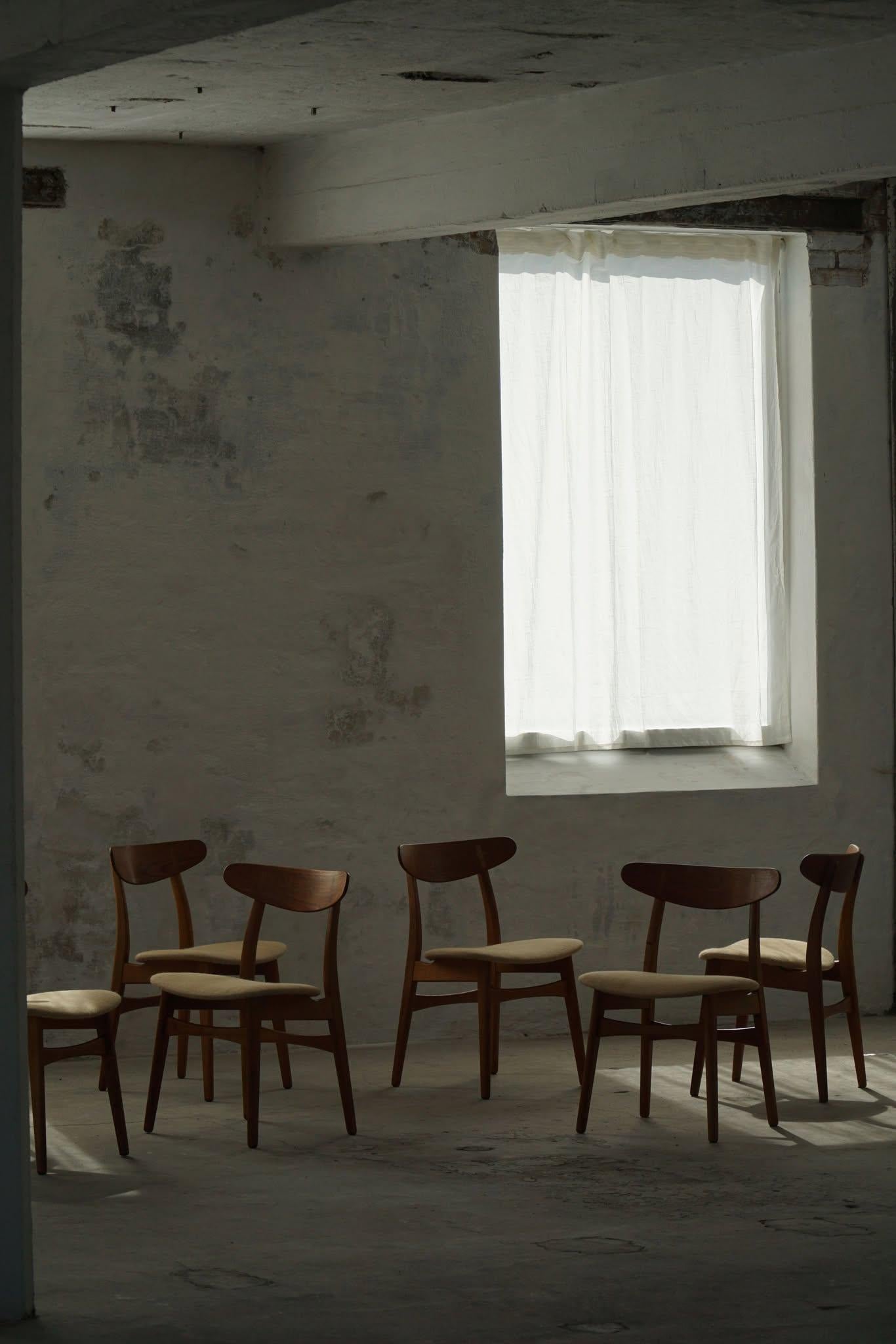 Hans J. Wegner, Set of 10 Chairs in Oak & Hessian, Model CH30, Mid Century, 1954 12