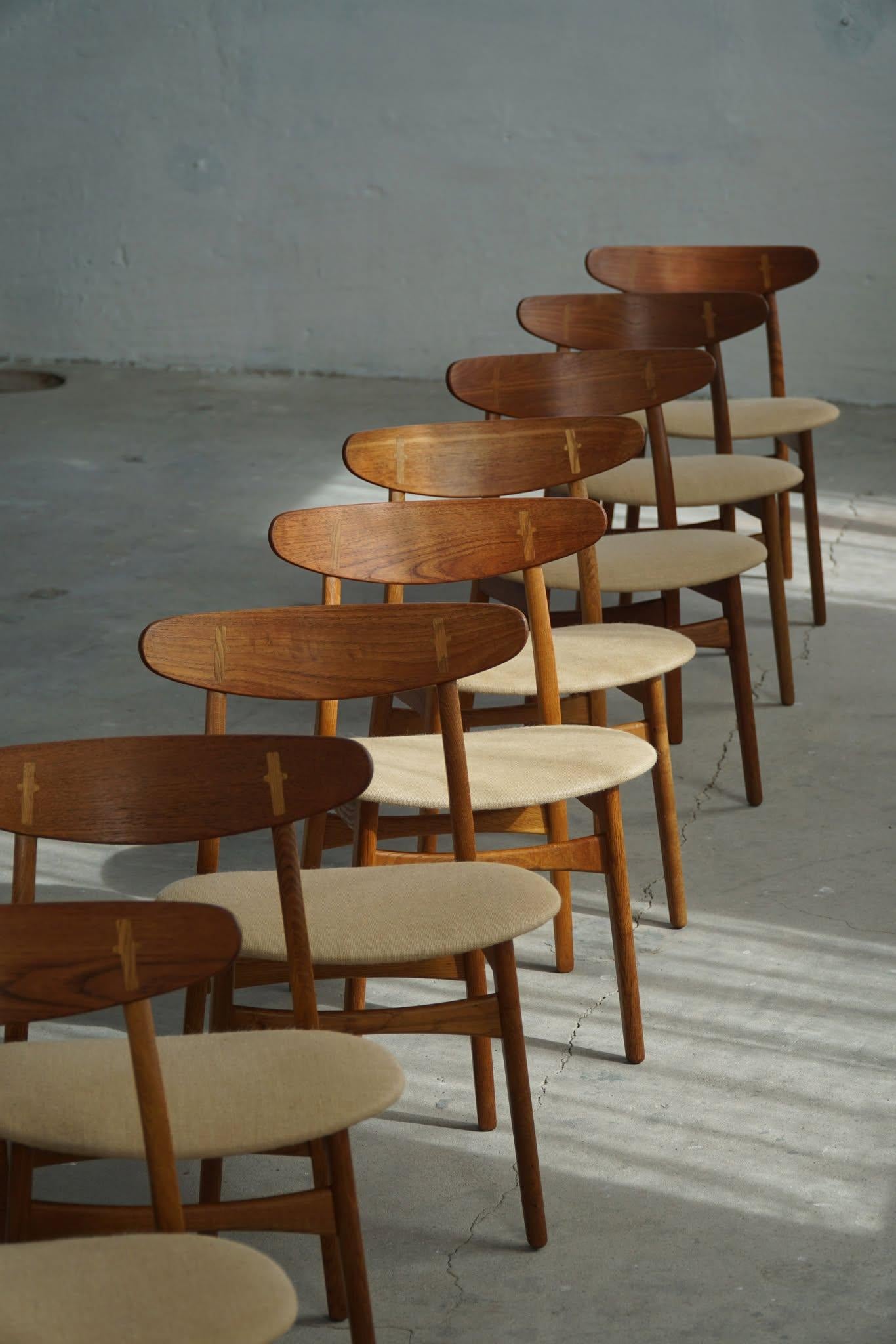 Set of 10 dining chairs by Hans J. Wegner, model 