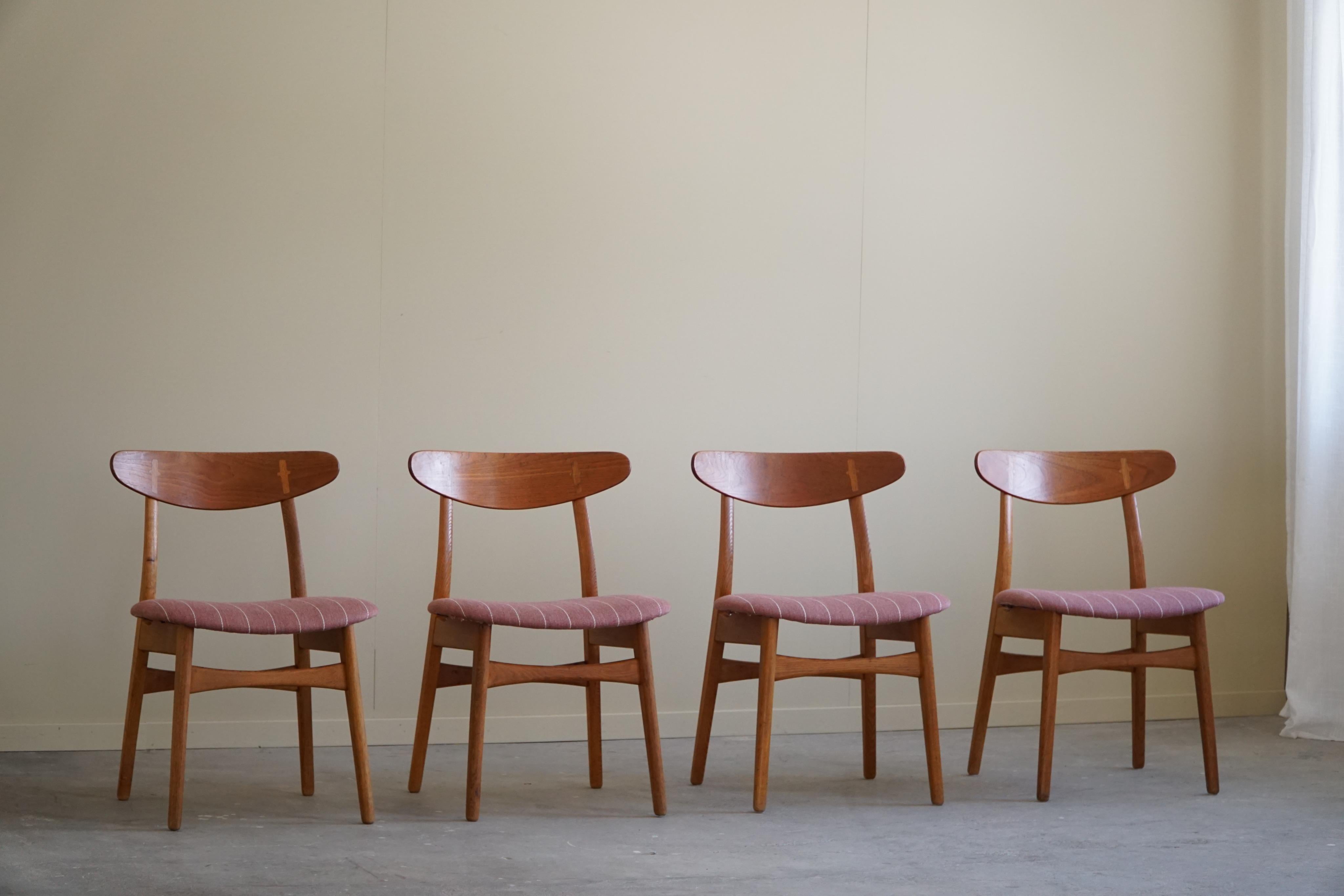 Hans J. Wegner Set of 4 Chairs in Oak & Fabric, Model CH30, Danish Modern, 1960s For Sale 8