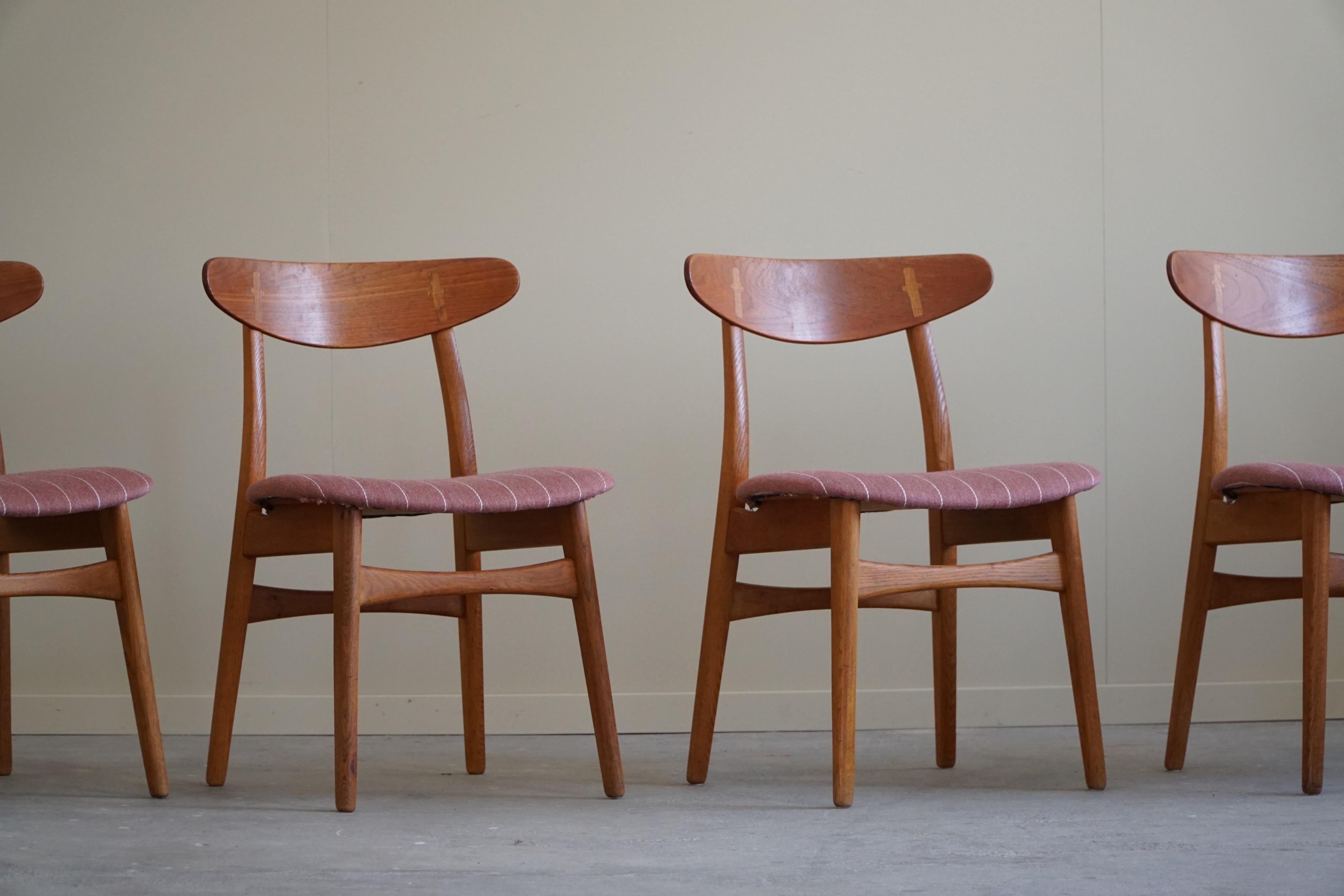 Hans J. Wegner Set of 4 Chairs in Oak & Fabric, Model CH30, Danish Modern, 1960s For Sale 9
