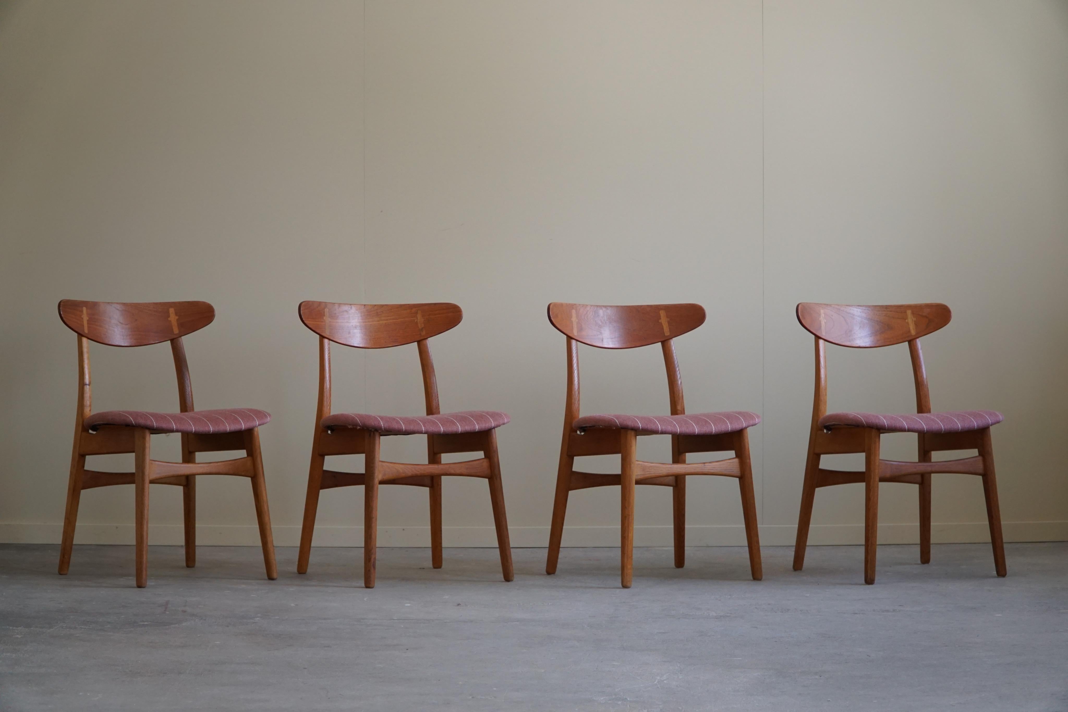 Hans J. Wegner Set of 4 Chairs in Oak & Fabric, Model CH30, Danish Modern, 1960s For Sale 10