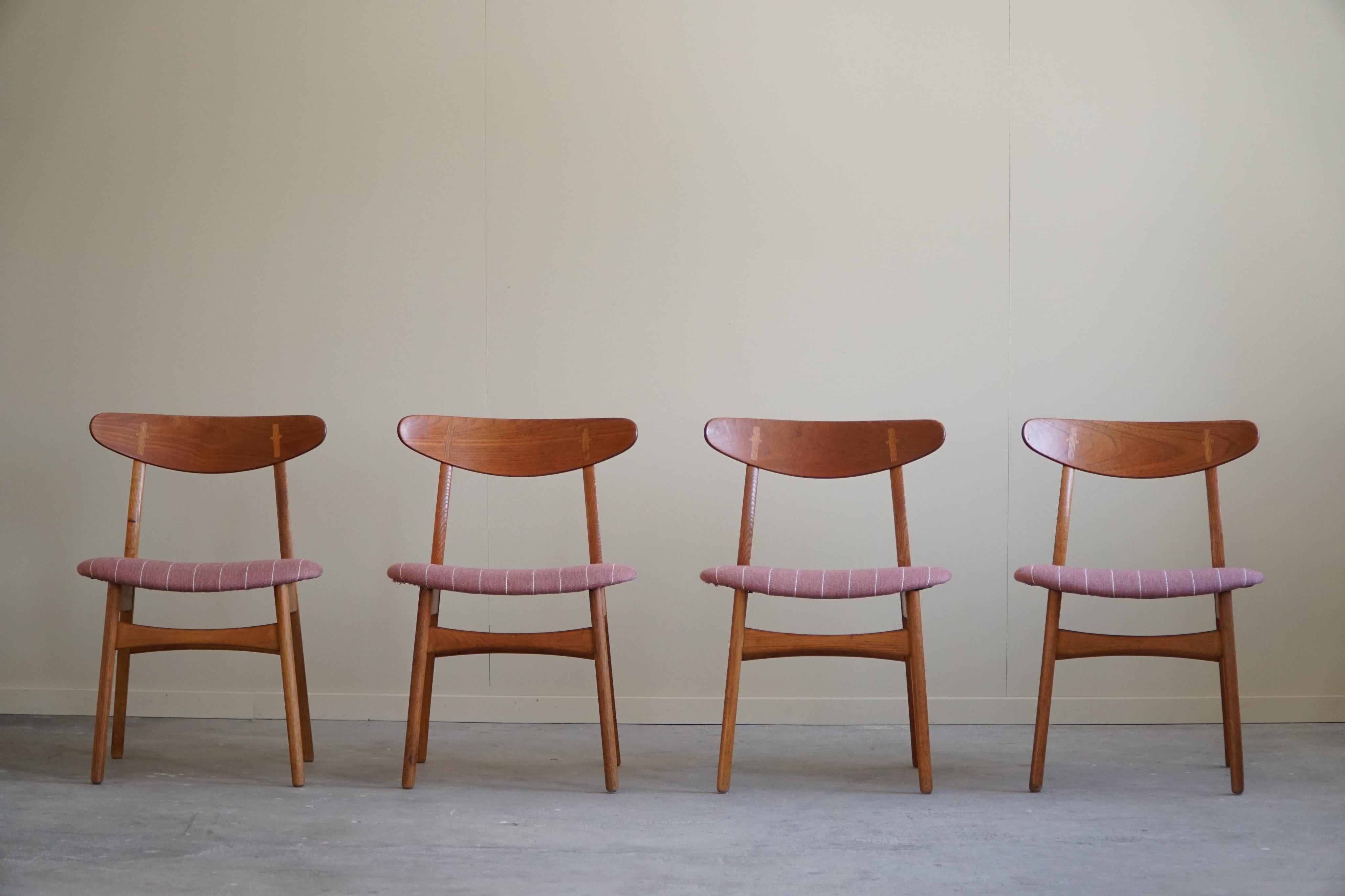 Mid-Century Modern Hans J. Wegner Set of 4 Chairs in Oak & Fabric, Model CH30, Danish Modern, 1960s For Sale