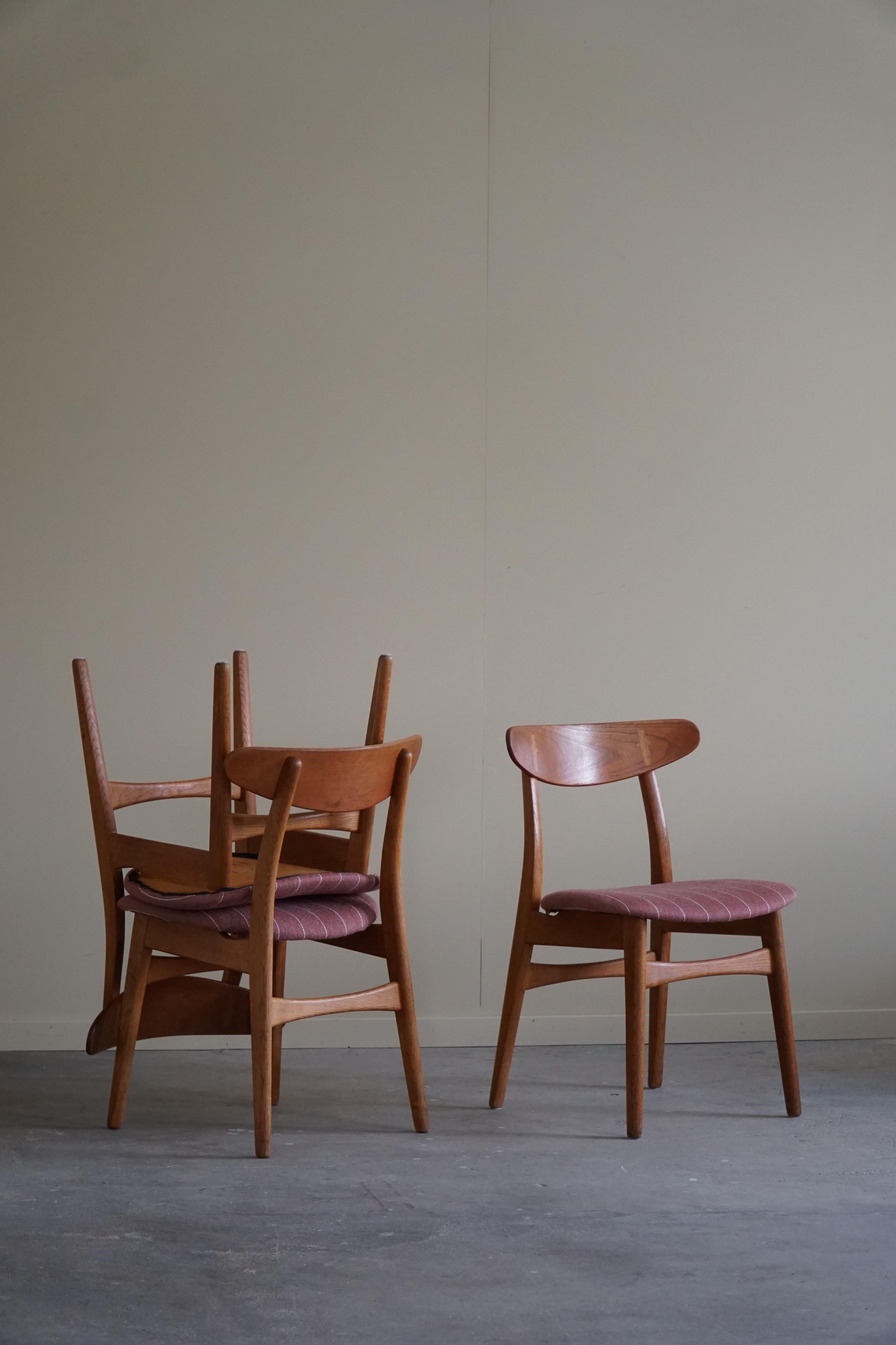 20th Century Hans J. Wegner Set of 4 Chairs in Oak & Fabric, Model CH30, Danish Modern, 1960s For Sale