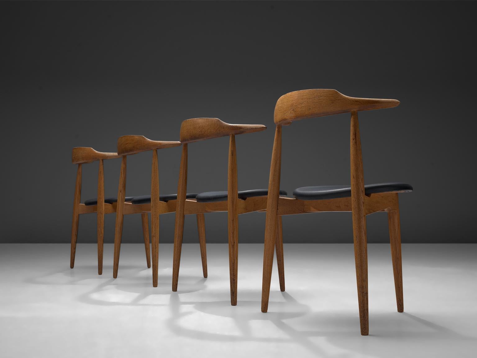 Hans J. Wegner for Fritz Hansen, set of 4 heart chairs FH4103, oak and teak, Denmark, 1953.

These dining chairs are designed by Hans Wegner in 1952. These chairs are designed to take up as little space as possible whilst at the same time having a