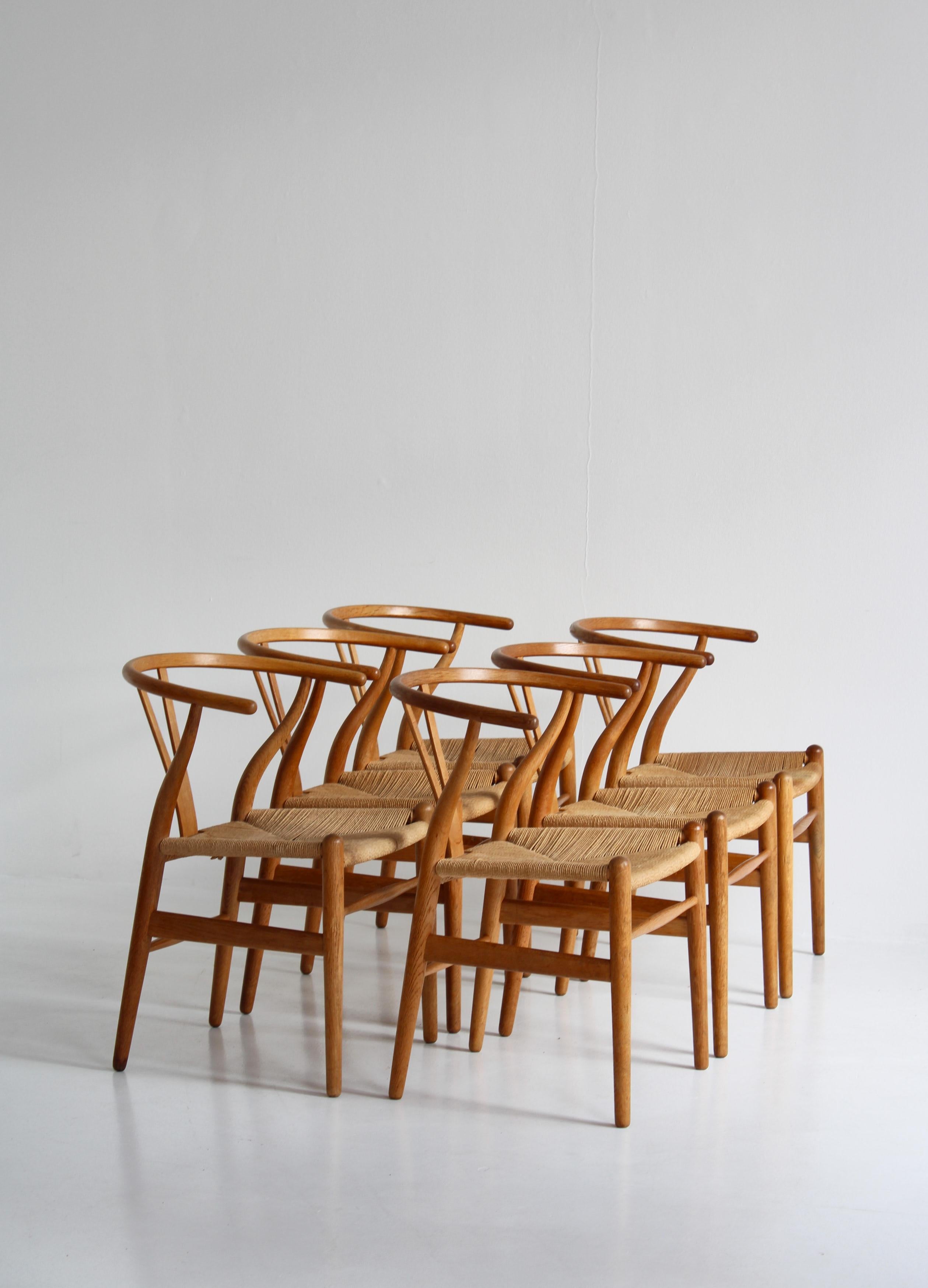 Scandinave moderne Ensemble de 6 chaises Wishbone de Hans J. Wegner, anciennement estampillées Carl Hansen & Sons, années 1950