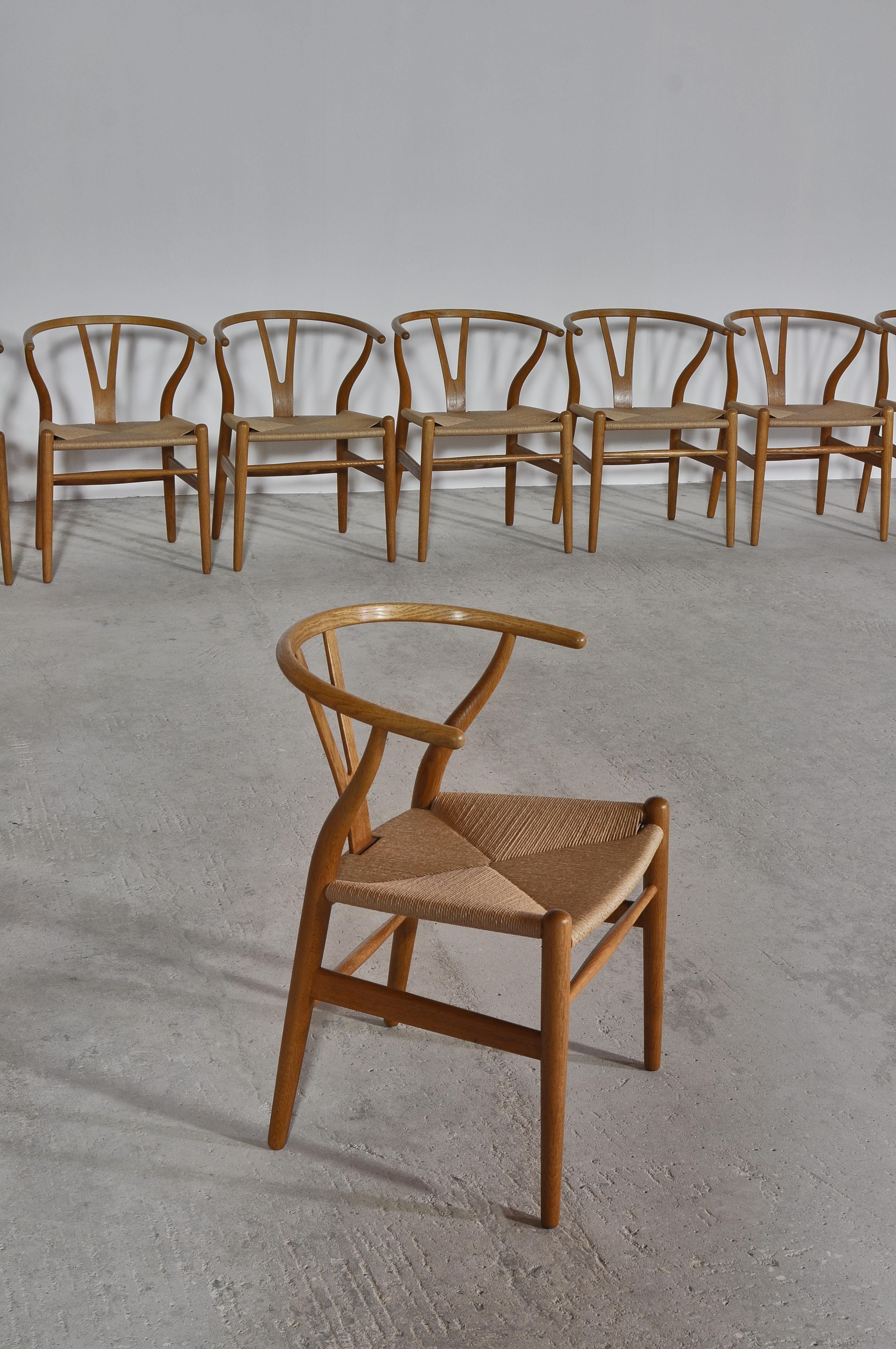 Hans J. Wegner Set of 8 Early Stamped Carl Hansen & Sons Wishbone Chairs, 1950s In Good Condition In Odense, DK