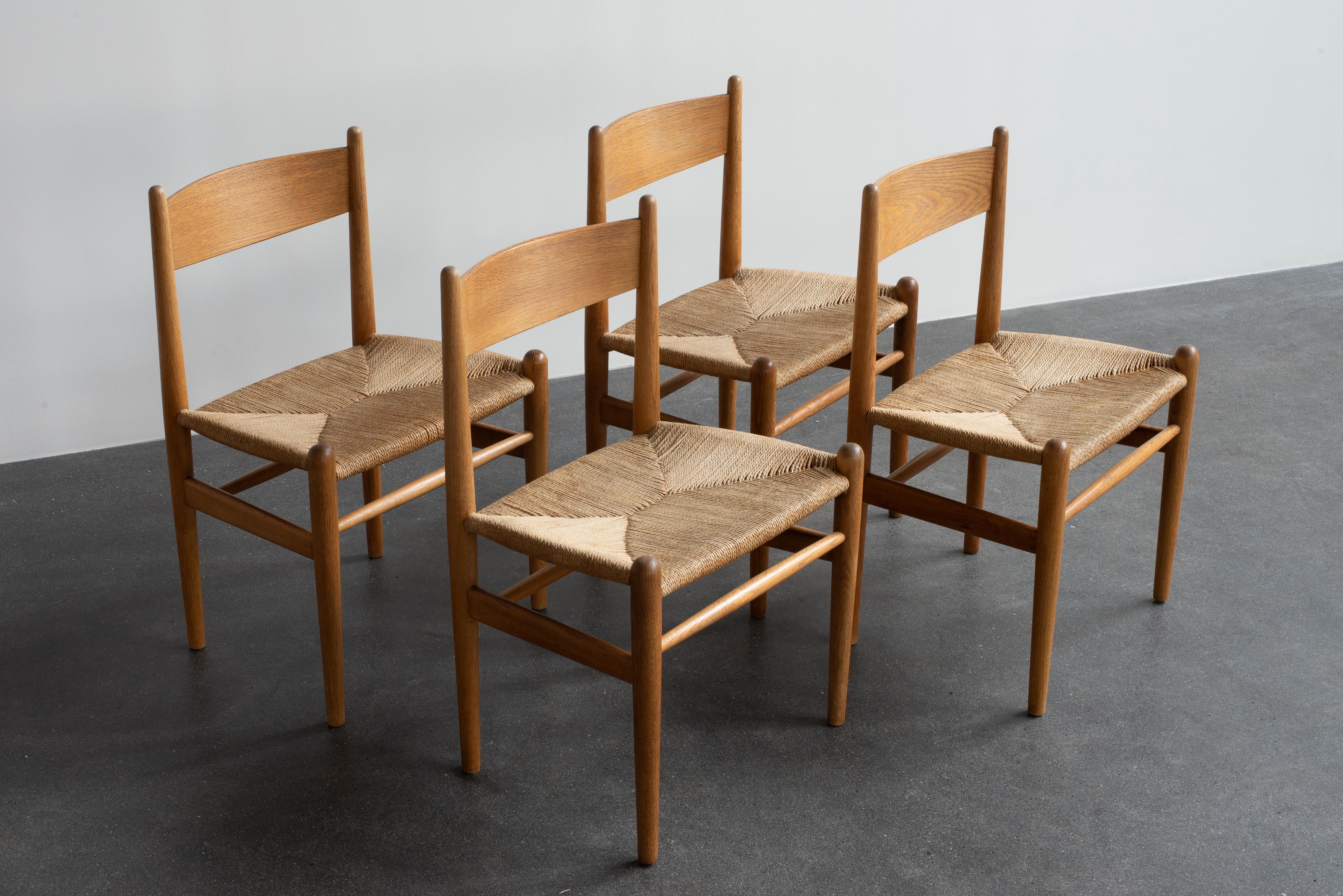 Scandinave moderne Ensemble de quatre chaises de Hans J. Wegner pour Carl Hansen & Son