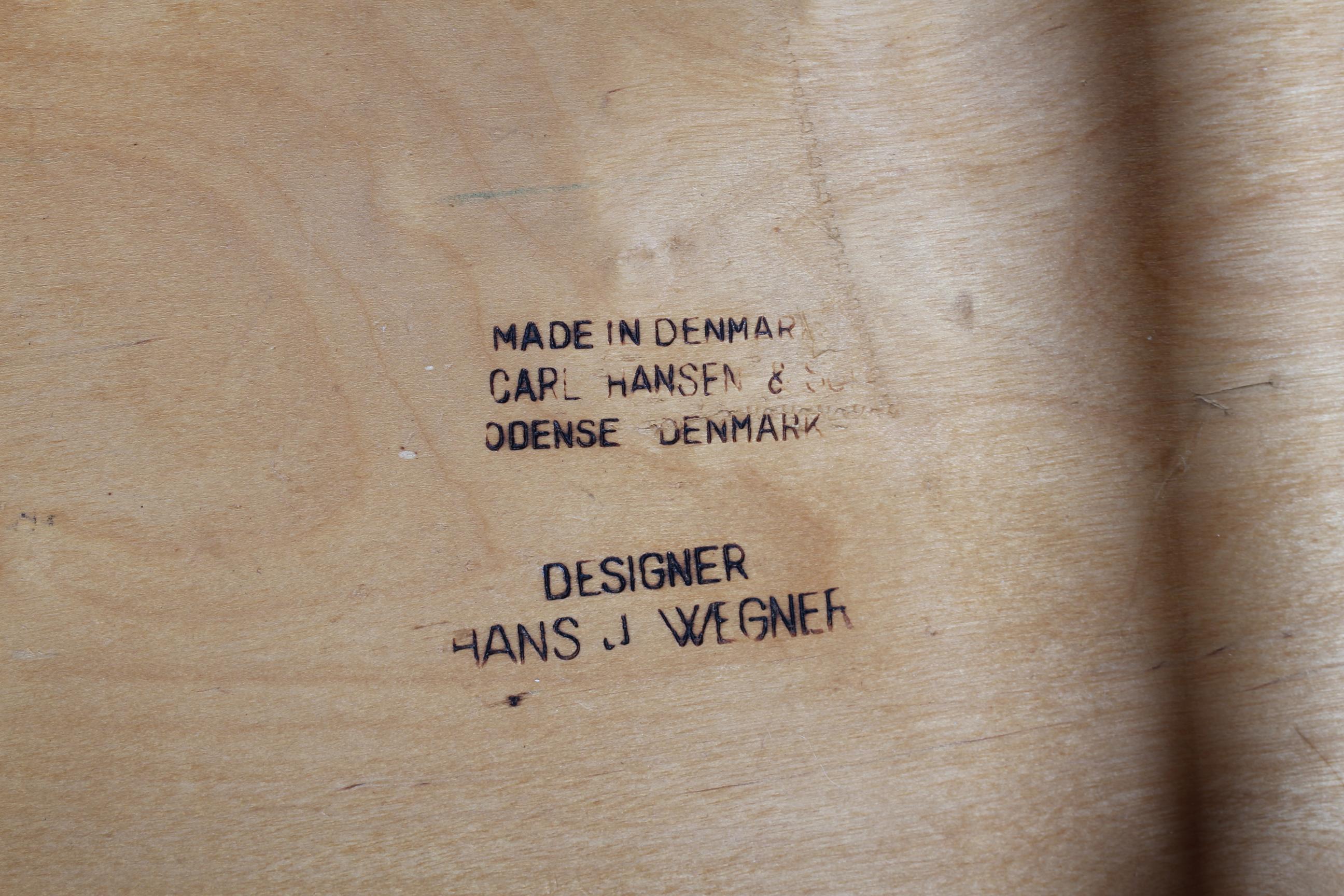 20ième siècle Ensemble de quatre chaises en chêne et teck modèle CH33 de Hans J. Wegner, Carl Hansen & Son en vente