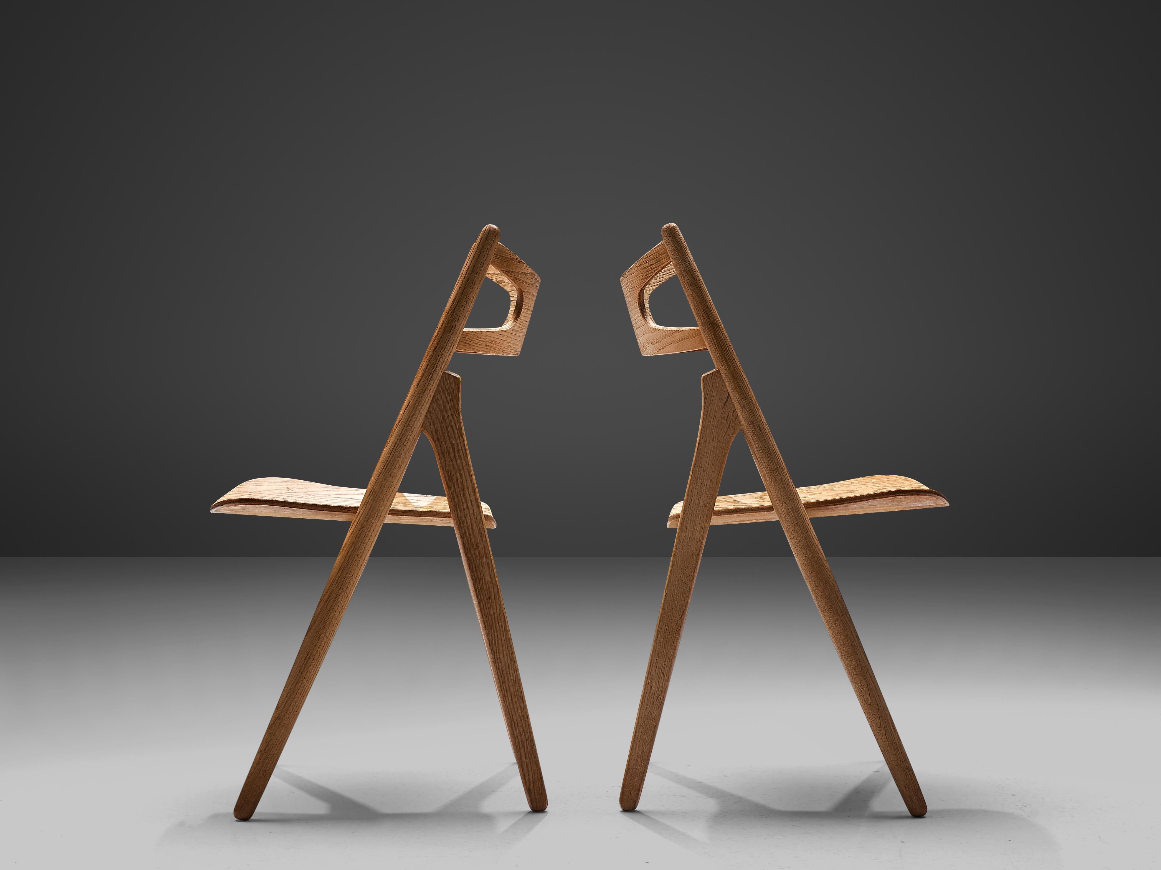 Hans J. Wegner: Vierer-Set „Sawbuck“-Esszimmerstühle aus Eiche (Eichenholz) im Angebot