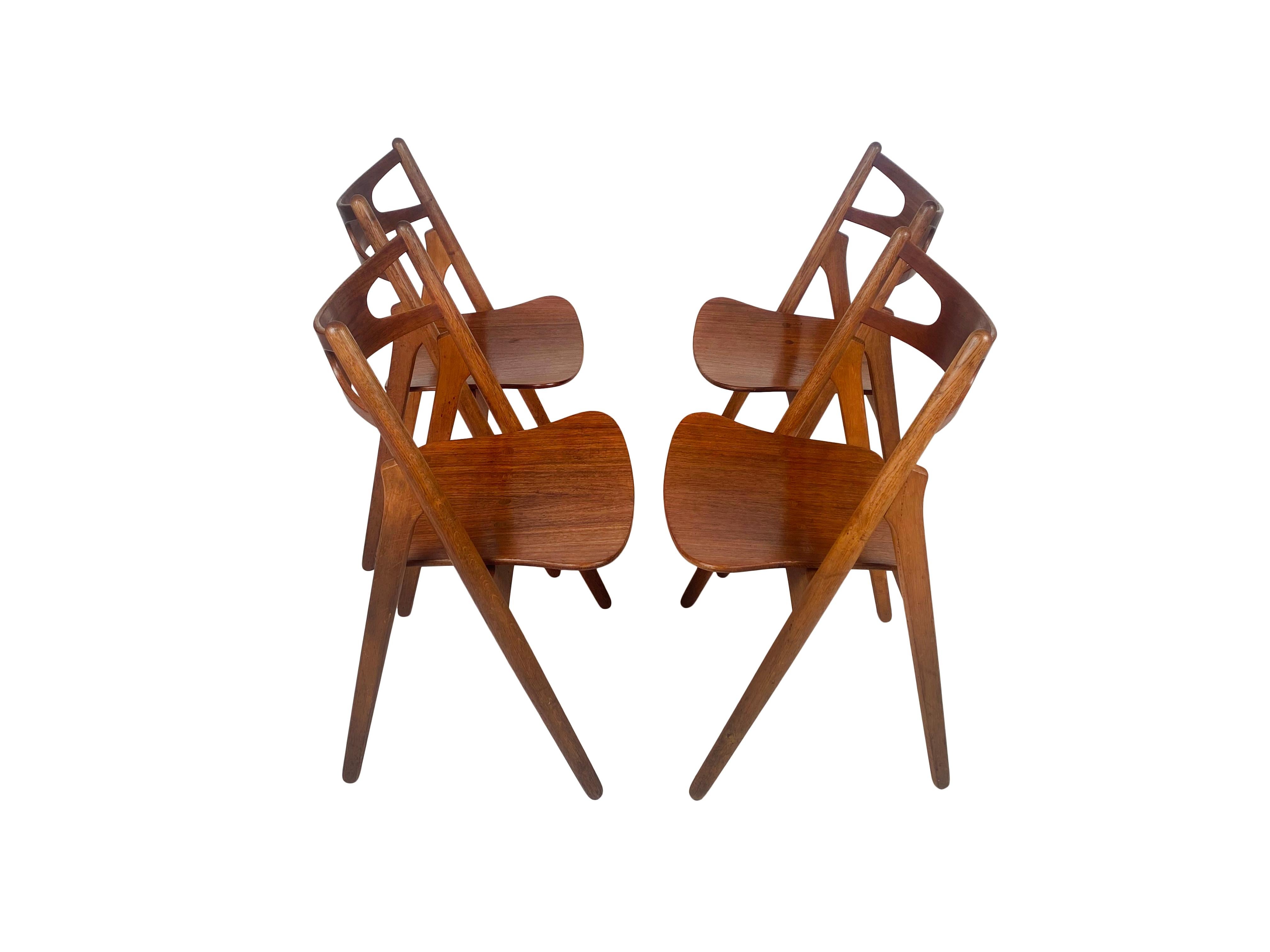 Hans J. Wegner, set of four 'Sawbuck' CH29 chairs, teak and oak, Denmark 1950s In Good Condition In WIJCKEL, NL