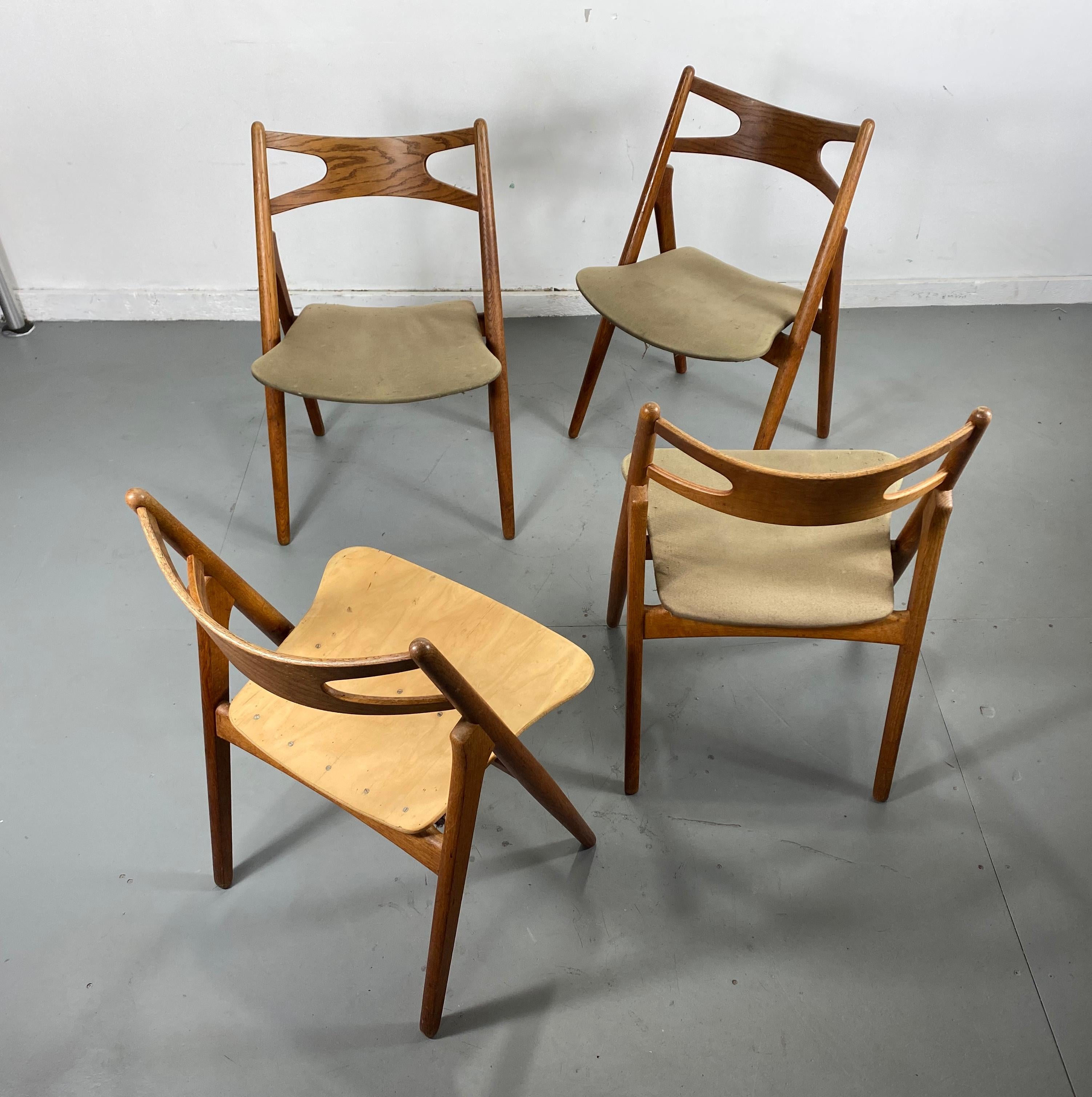 Hans J. Wegner Set of Four Sawbuck Chairs, Early Set in Oak, circa 1952, Denmark 3