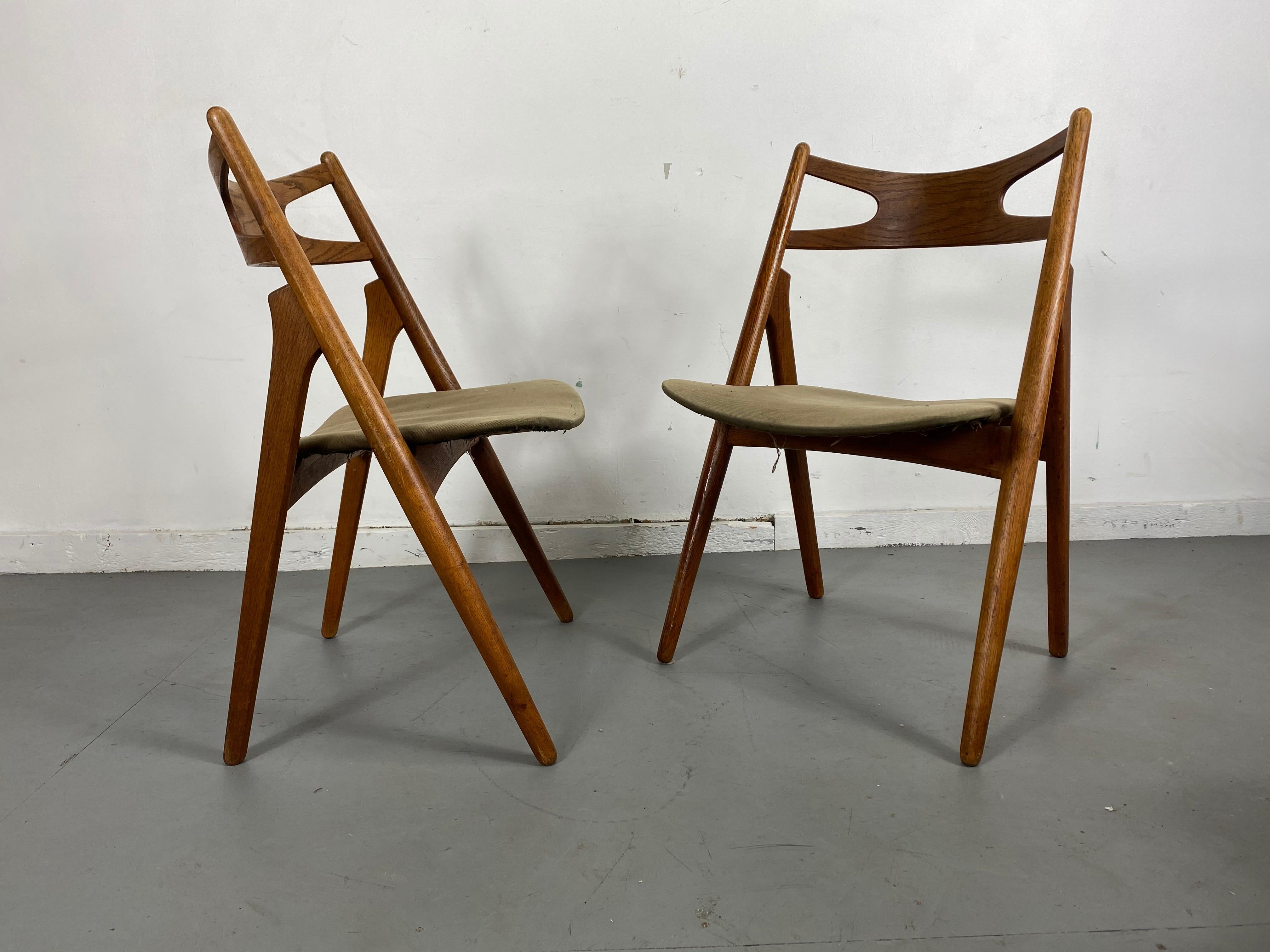 Hans J. Wegner for Carl Hansen & Søn, set of four 'Sawbuck' CH29 chairs, oak, Denmark, 1952.
This set of four chairs is designed by Hans J. Wegner for Carl Hansen. Upholstered seats, fabric removed from one seat to show construction. Nice original