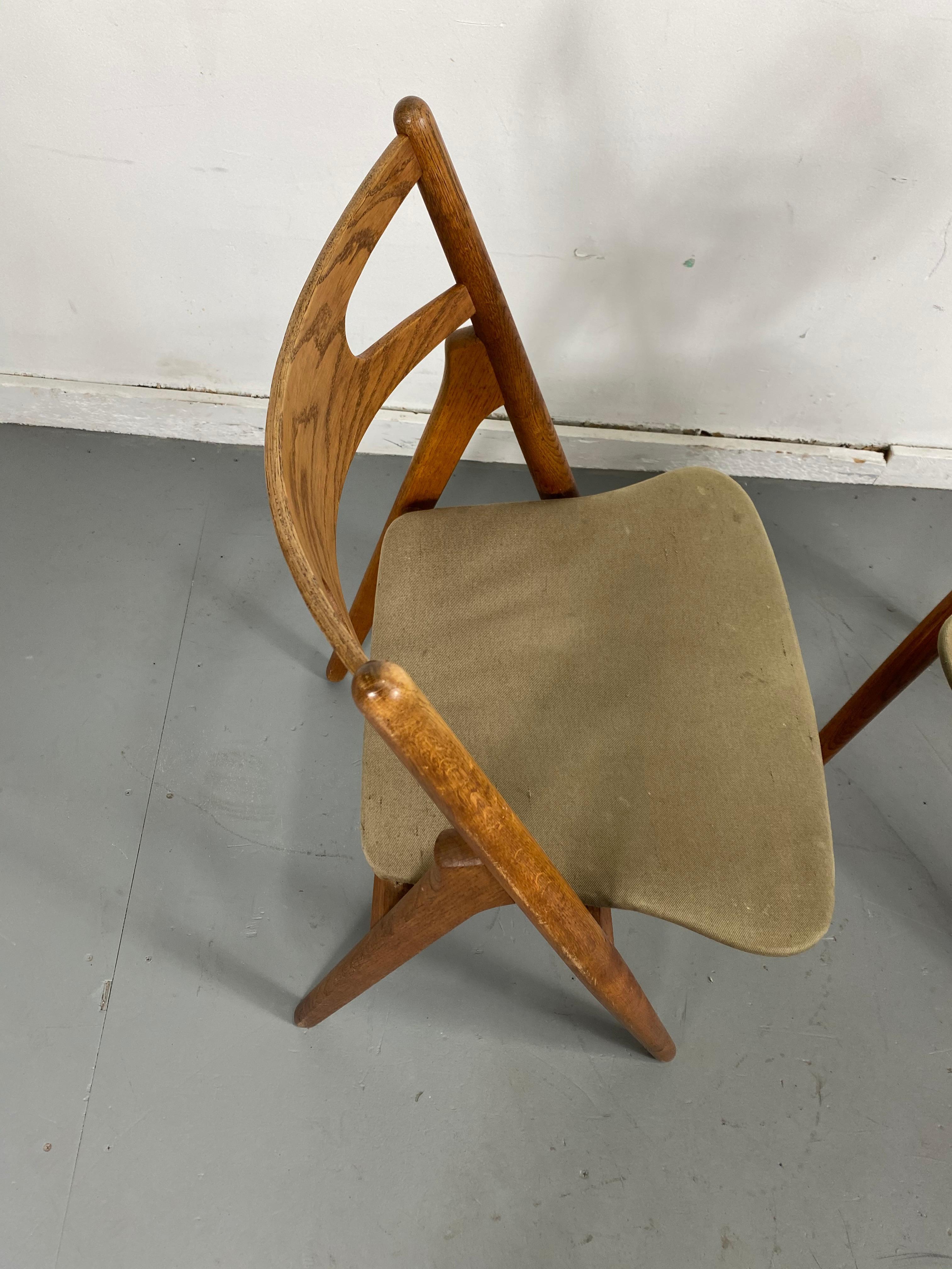 Mid-20th Century Hans J. Wegner Set of Four Sawbuck Chairs, Early Set in Oak, circa 1952, Denmark