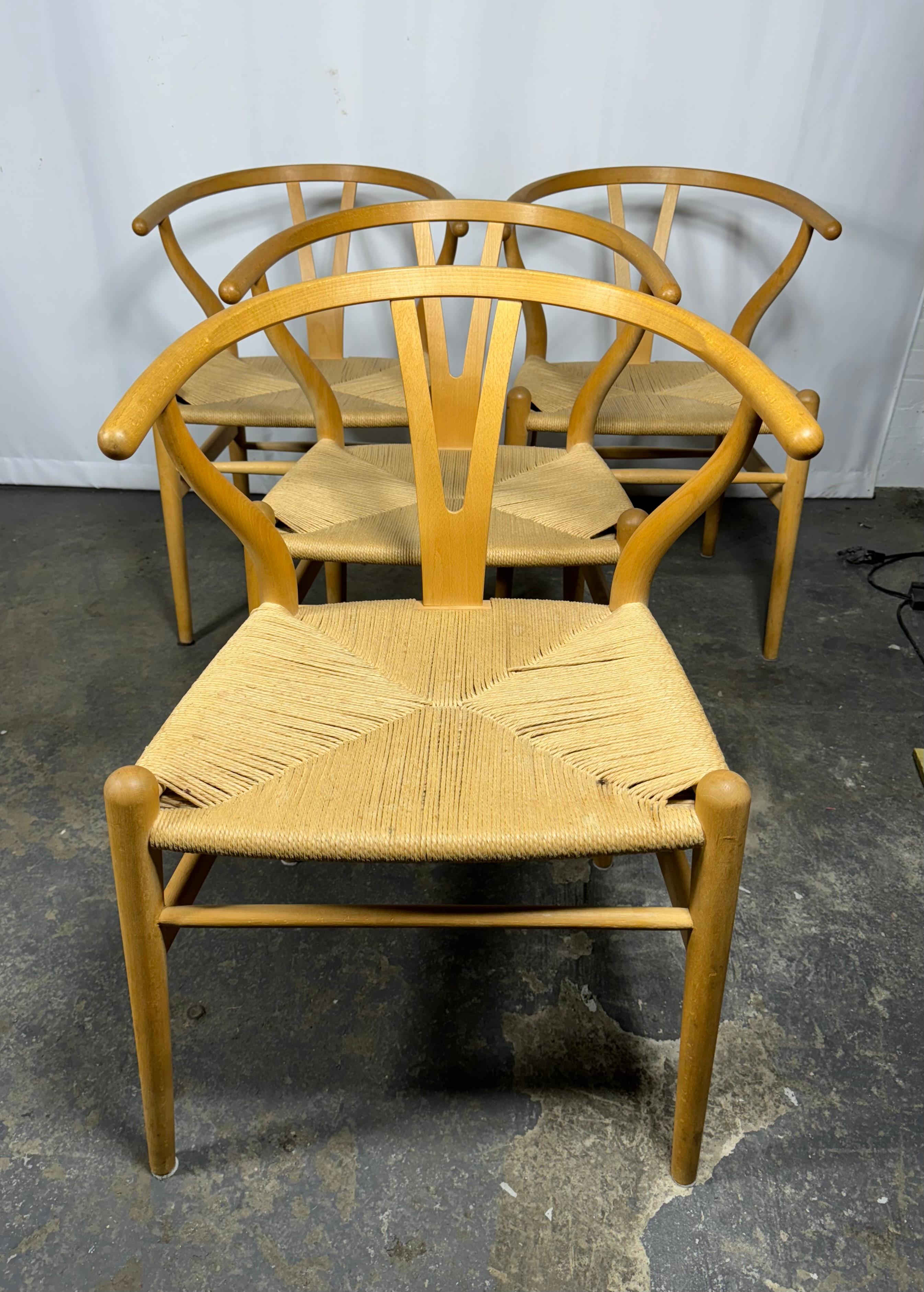 Hans J. Wegner: Satz von vier Wishbone-Stühlen aus Eiche, Carl Hansen & Sohn (Skandinavische Moderne) im Angebot