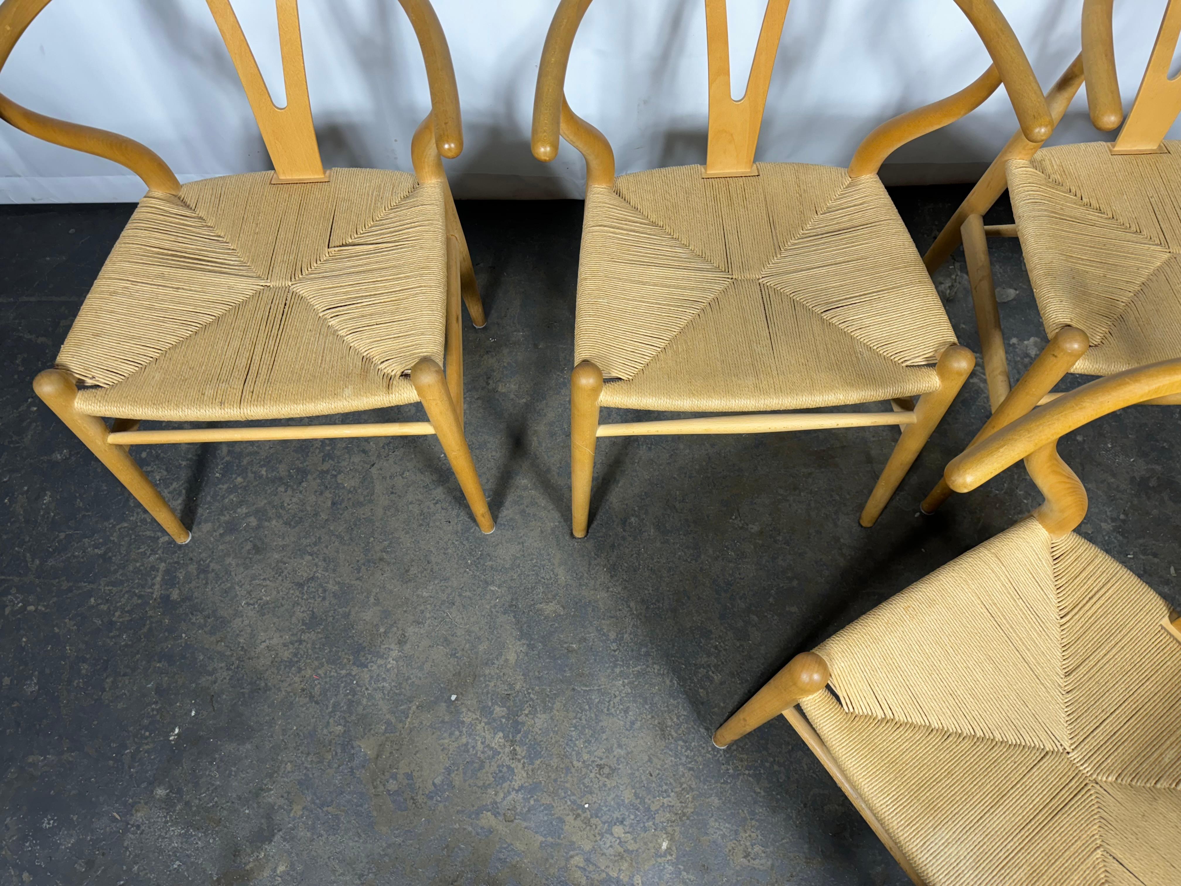 Hans J. Wegner: Satz von vier Wishbone-Stühlen aus Eiche, Carl Hansen & Sohn (Dänisch) im Angebot
