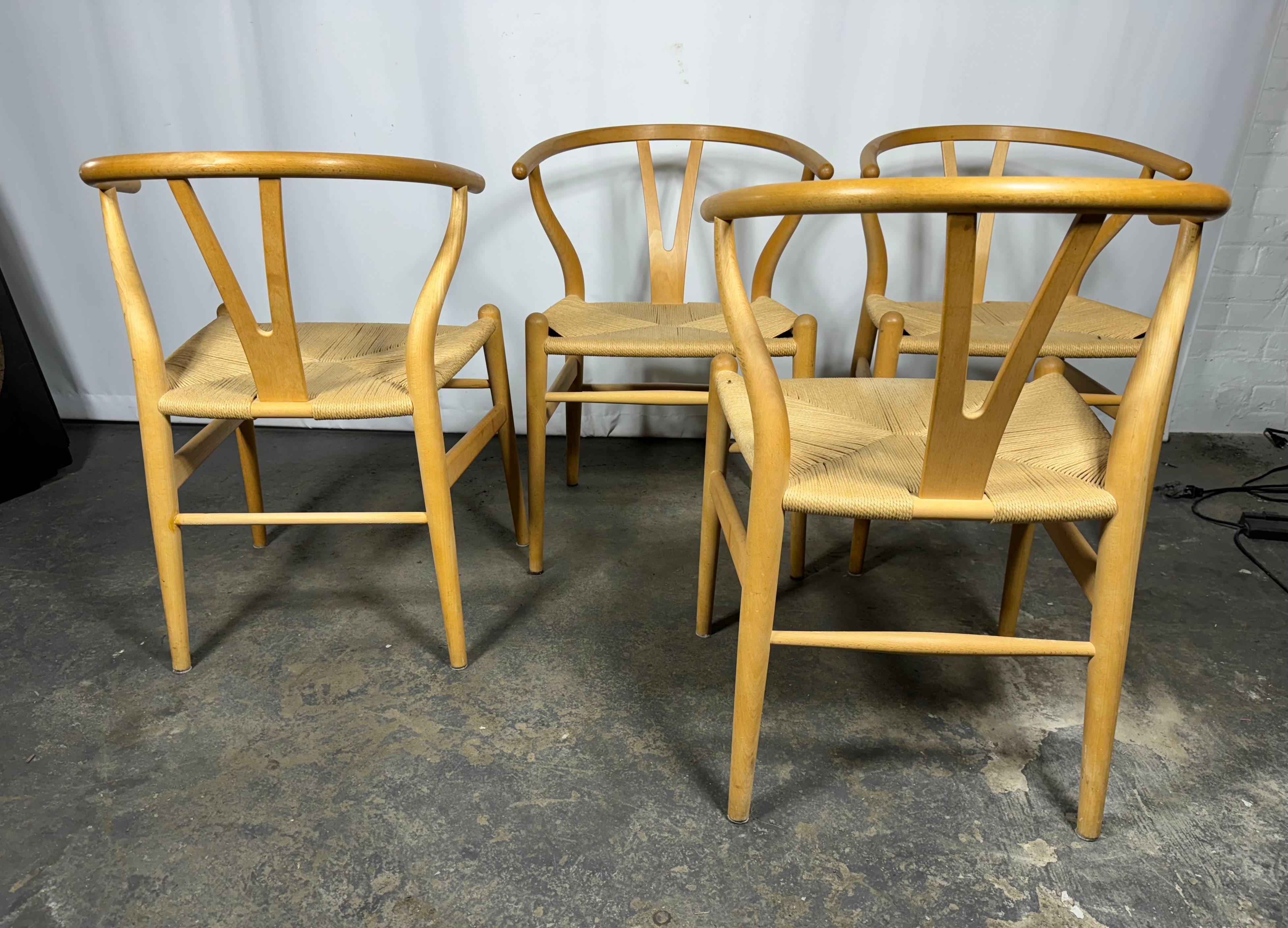 Hans J. Wegner: Satz von vier Wishbone-Stühlen aus Eiche, Carl Hansen & Sohn (21. Jahrhundert und zeitgenössisch) im Angebot