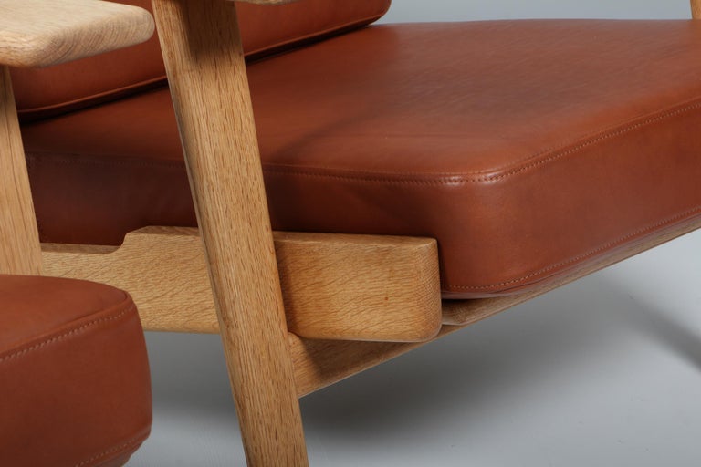 Leather Hans J. Wegner, Set of Lounge Chairs, Model 290, Oak