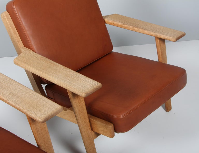 Hans J. Wegner, Set of Lounge Chairs, Model 290, Oak 1
