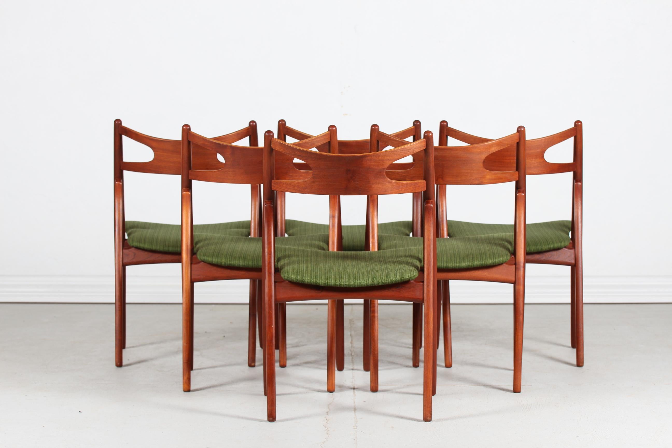 Veneer Hans J. Wegner Set of Six Sawbuck Chairs Ch 29 of Teak by Carl Hansen 1950s For Sale