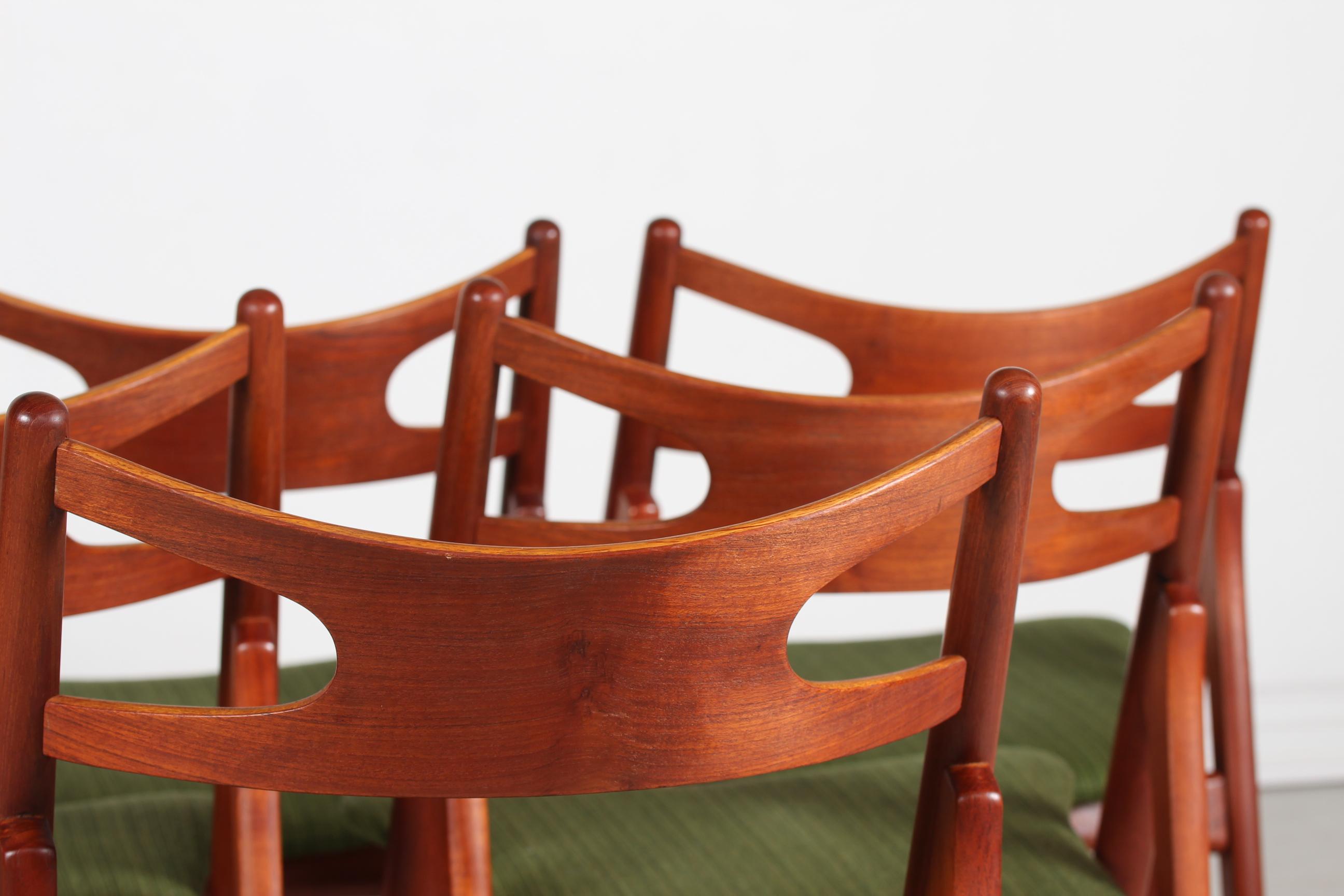 Hans J. Wegner Set of Six Sawbuck Chairs Ch 29 of Teak by Carl Hansen 1950s In Good Condition For Sale In Aarhus C, DK