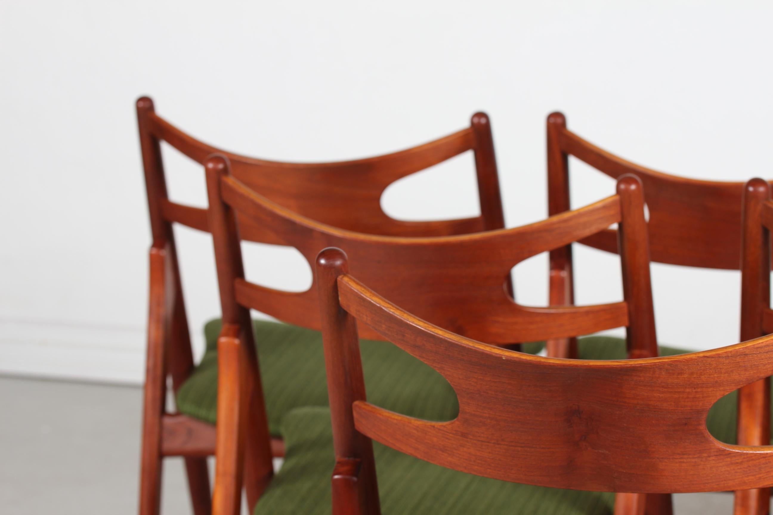 20ième siècle Ensemble de six chaises Sawbuck en teck Ch 29 de Carl Hansen des années 1950 par Hans J. Wegner en vente