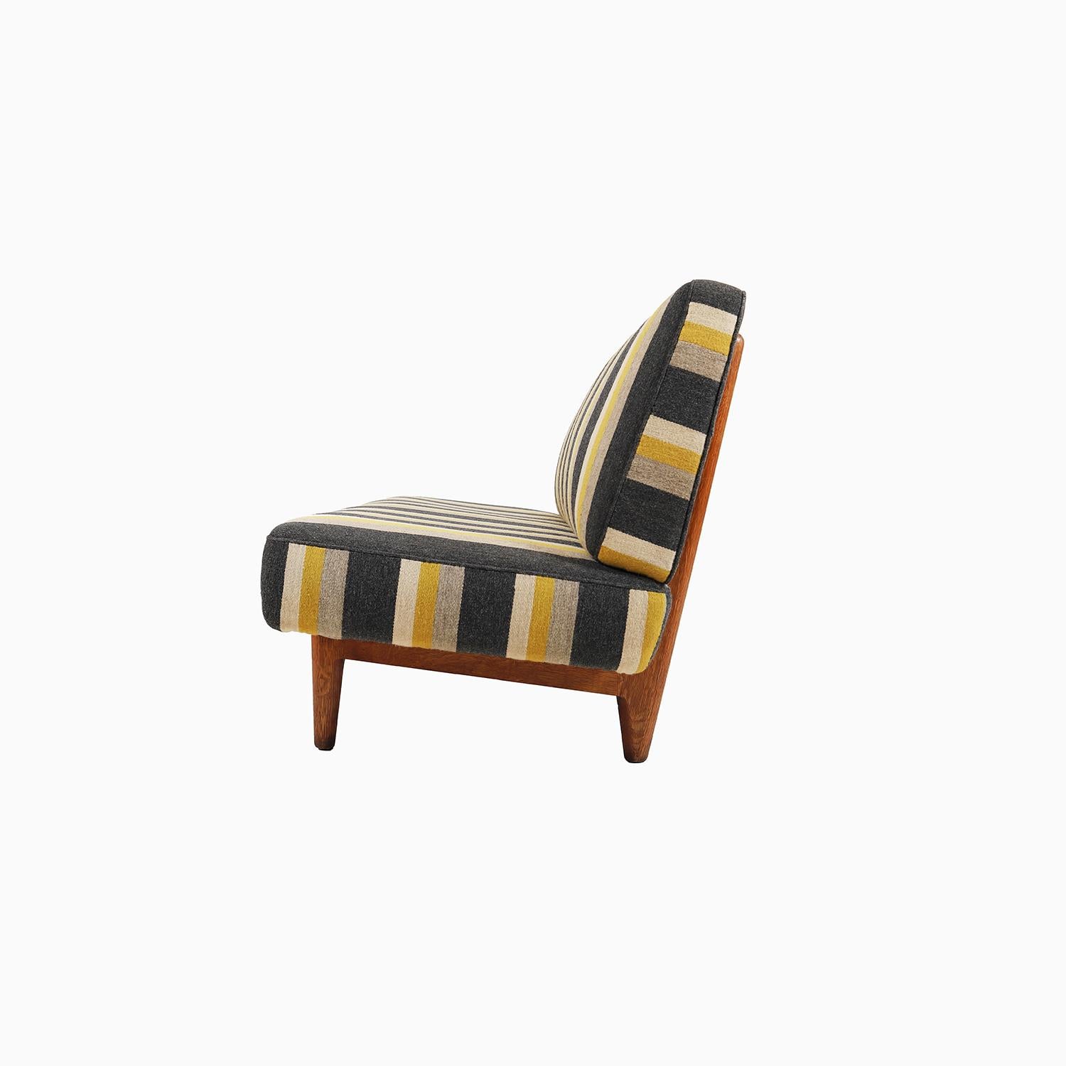 Sillón Hans J. Wegner en roble y rayas Aceitado en venta