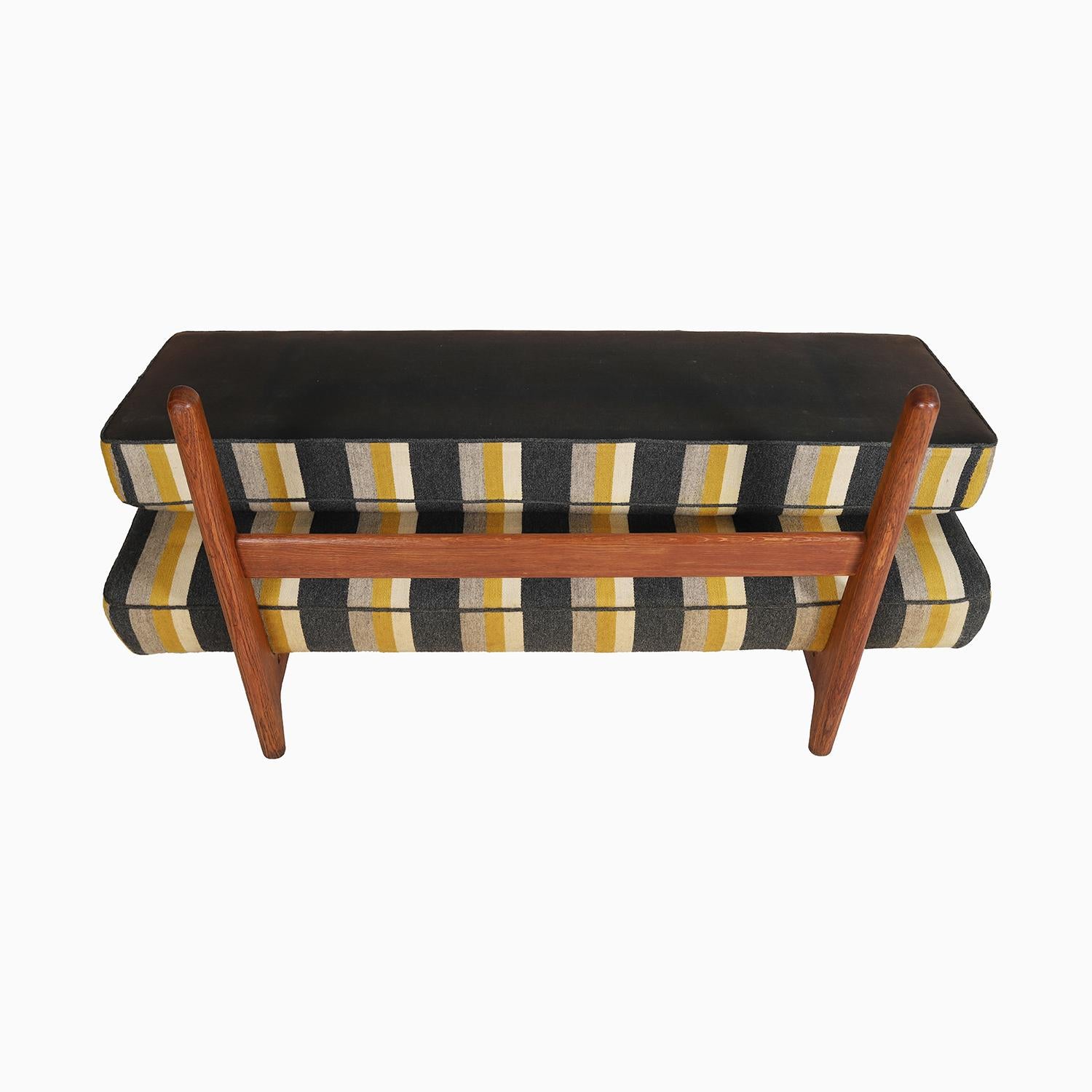 Sillón Hans J. Wegner en roble y rayas Lana en venta