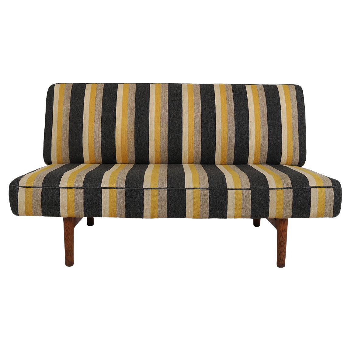 Sillón Hans J. Wegner en roble y rayas en venta