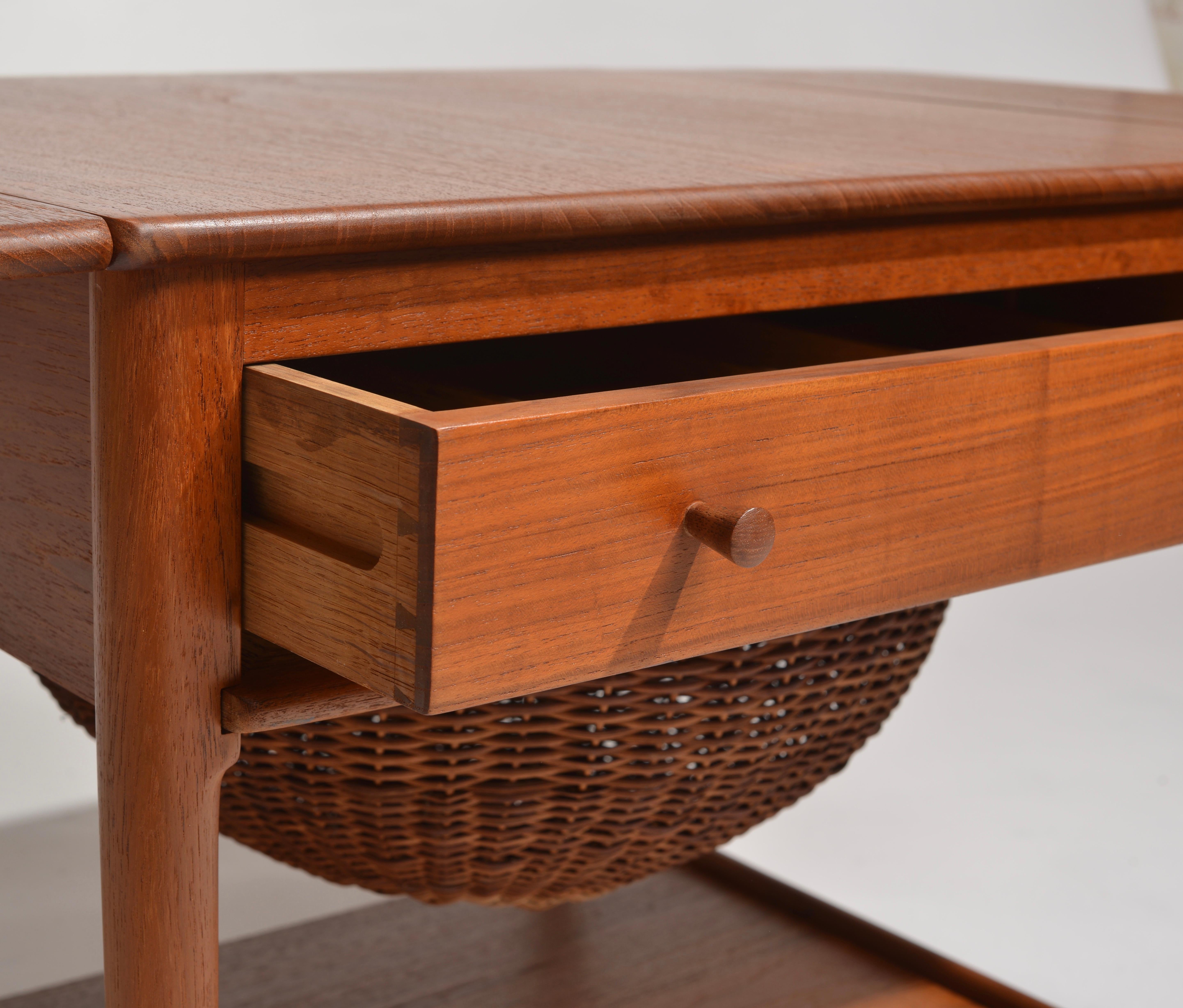 Hans J. Wegner Sewing Table, Model AT-33, 1960s For Sale 3