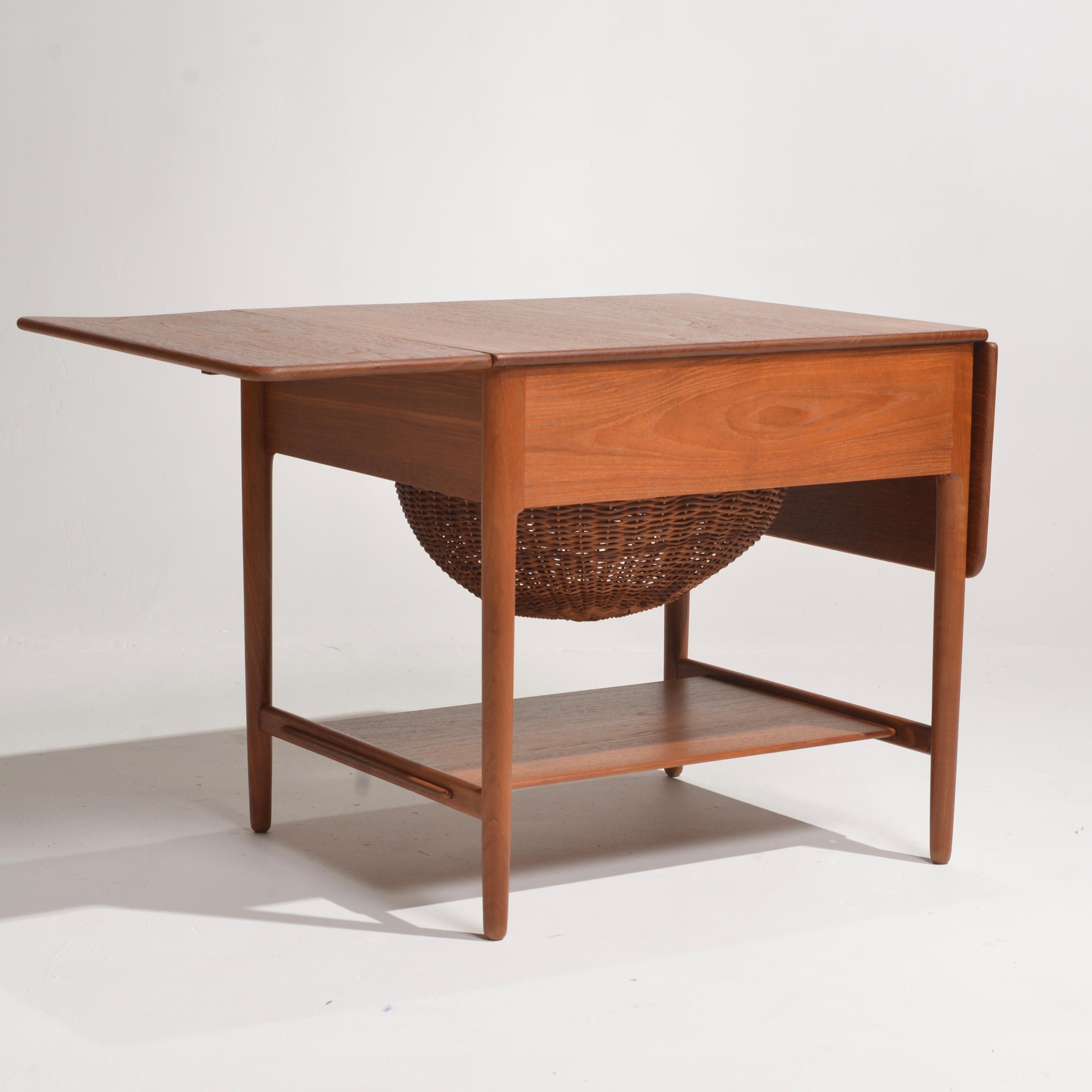 Table à couture de Hans J. Wegner, modèle AT-33, années 1960 en vente 4