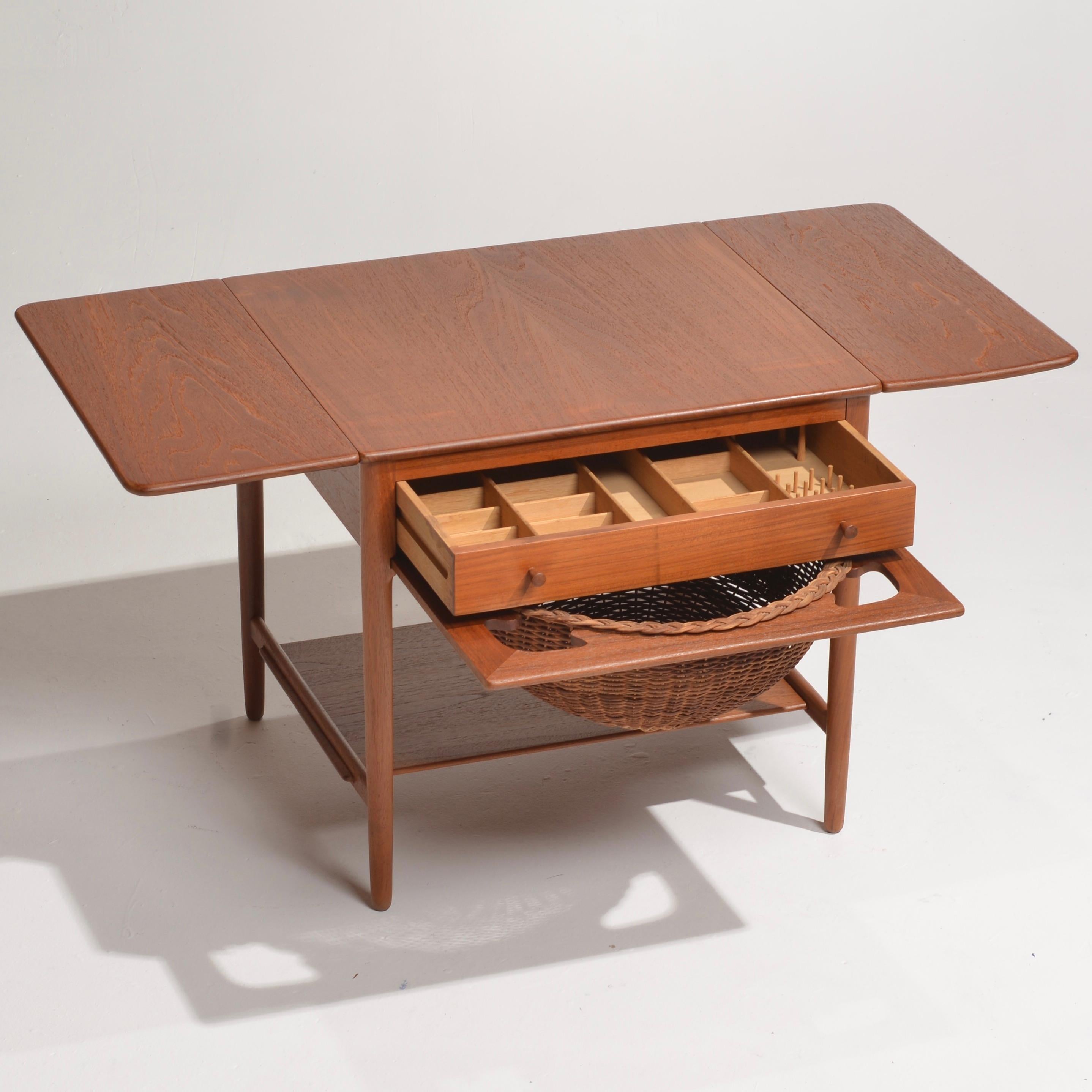 Hans J. Wegner Sewing Table, Model AT-33, 1960s For Sale 8