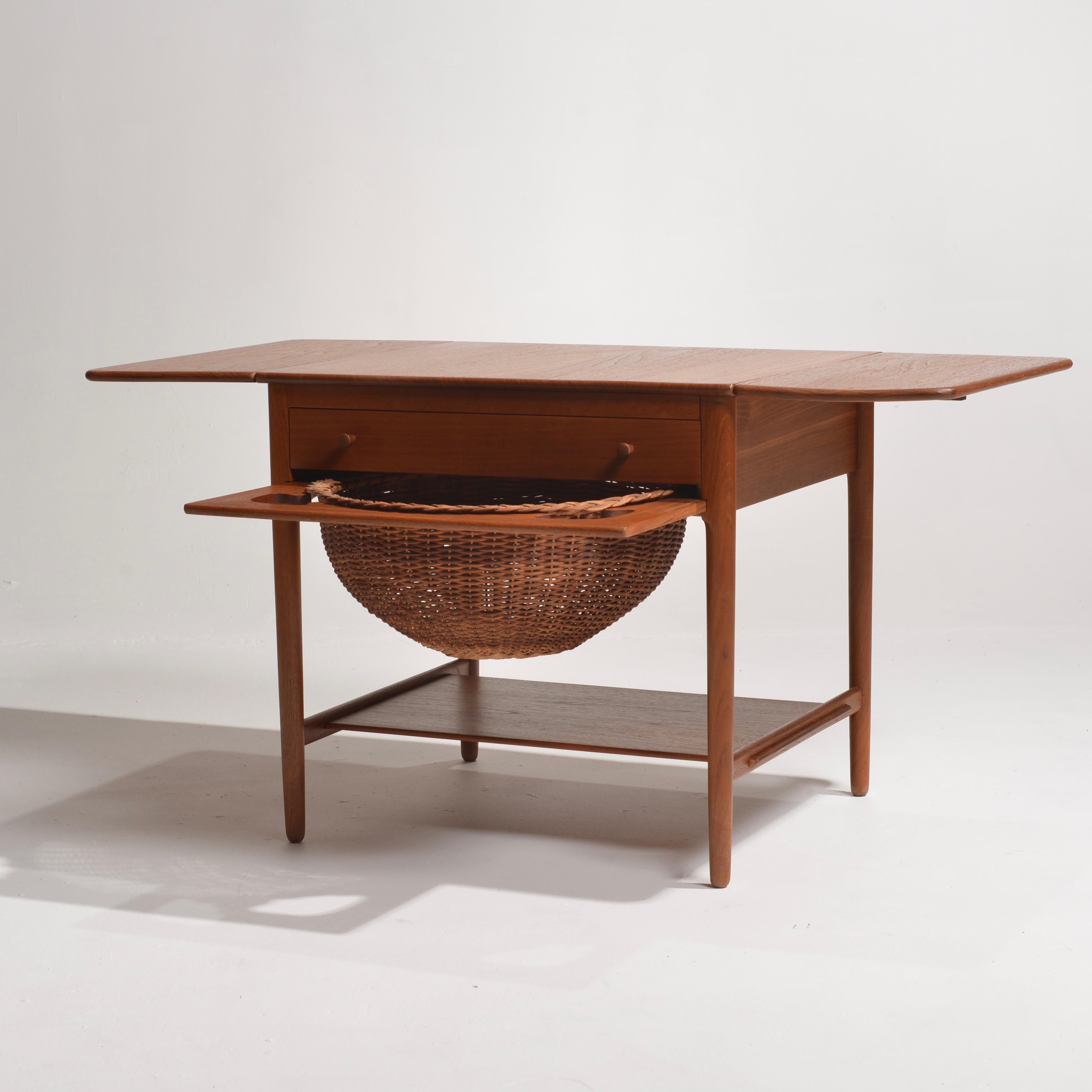 Mid-Century Modern Table à couture de Hans J. Wegner, modèle AT-33, années 1960 en vente