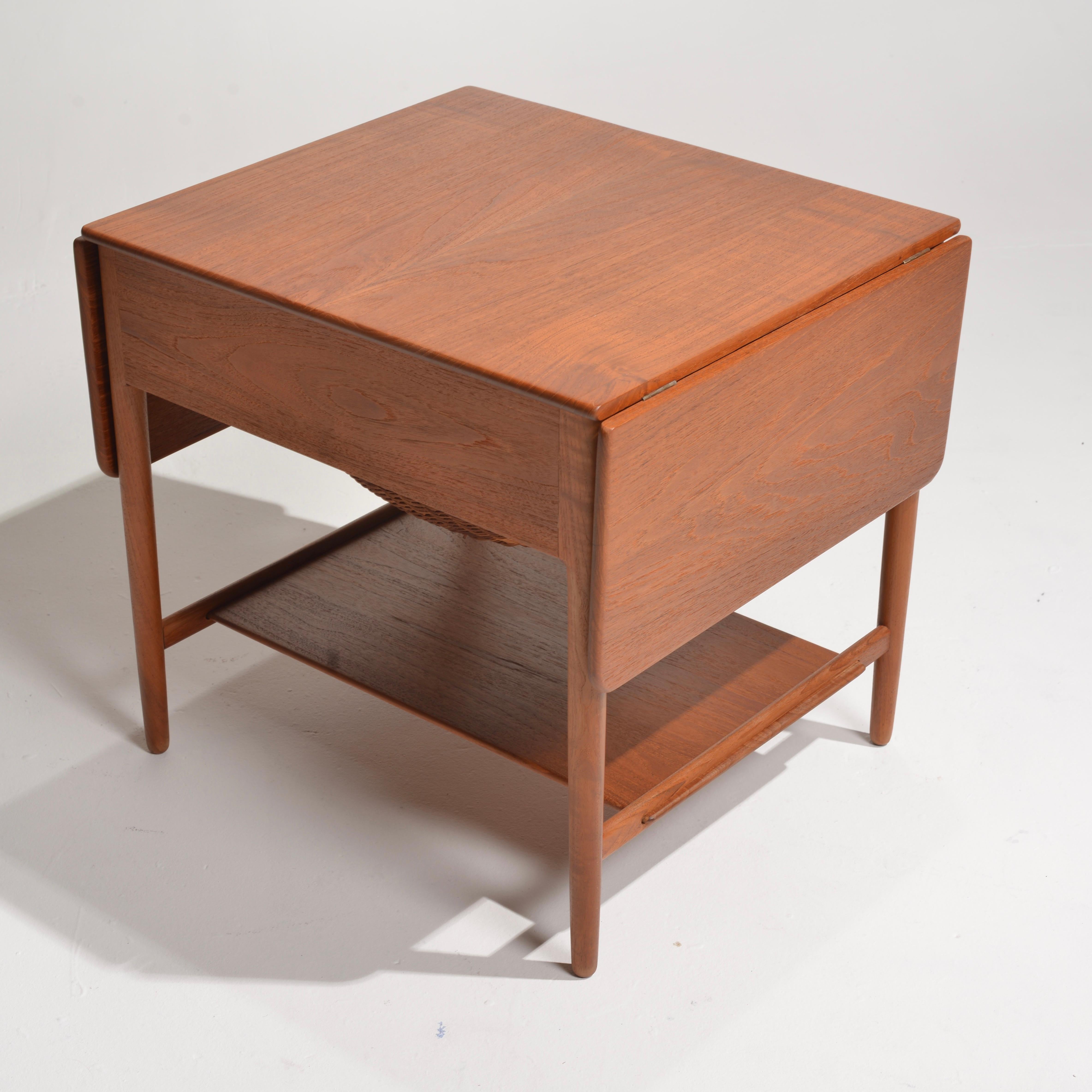 Table à couture de Hans J. Wegner, modèle AT-33, années 1960 en vente 1