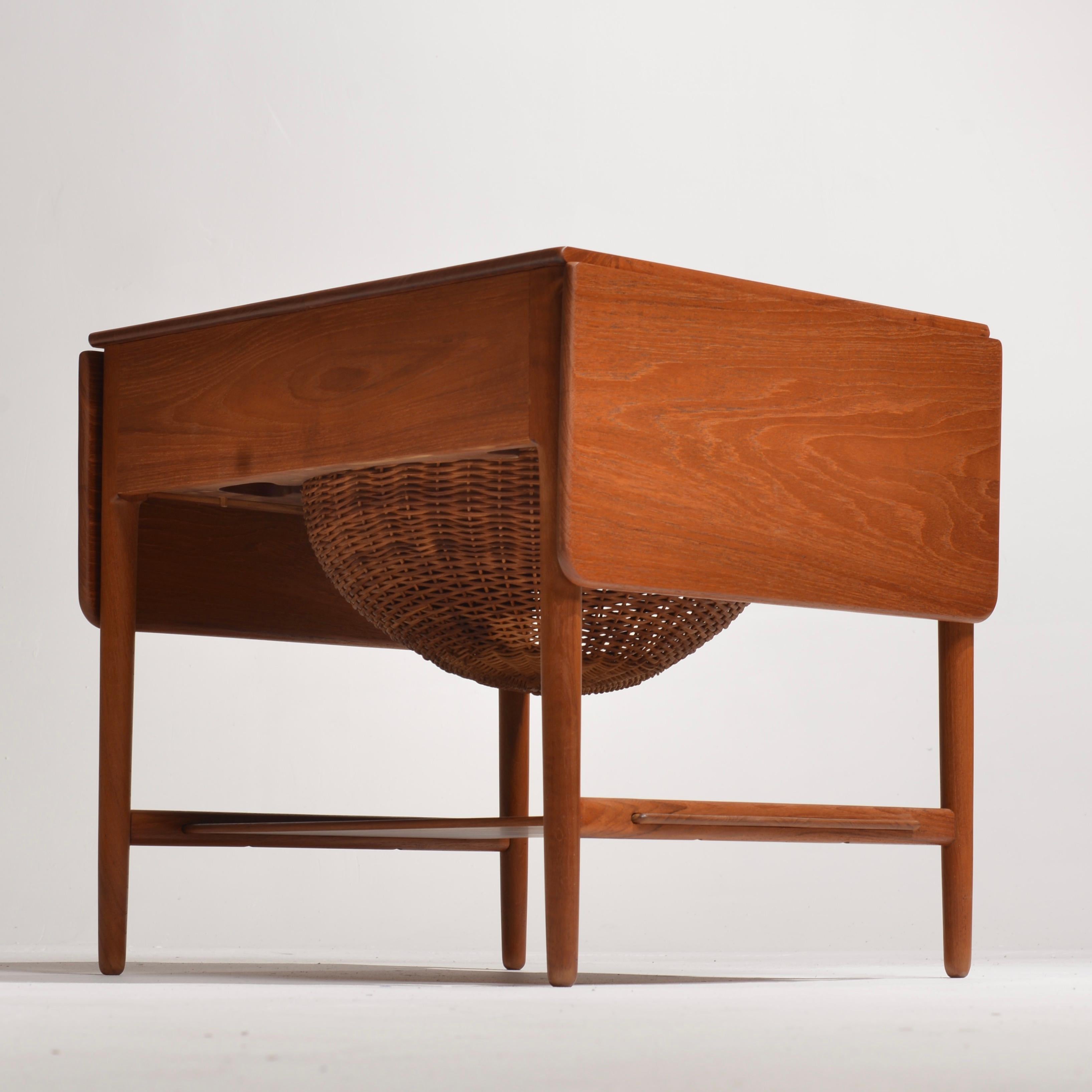 Hans J. Wegner Sewing Table, Model AT-33, 1960s For Sale 2